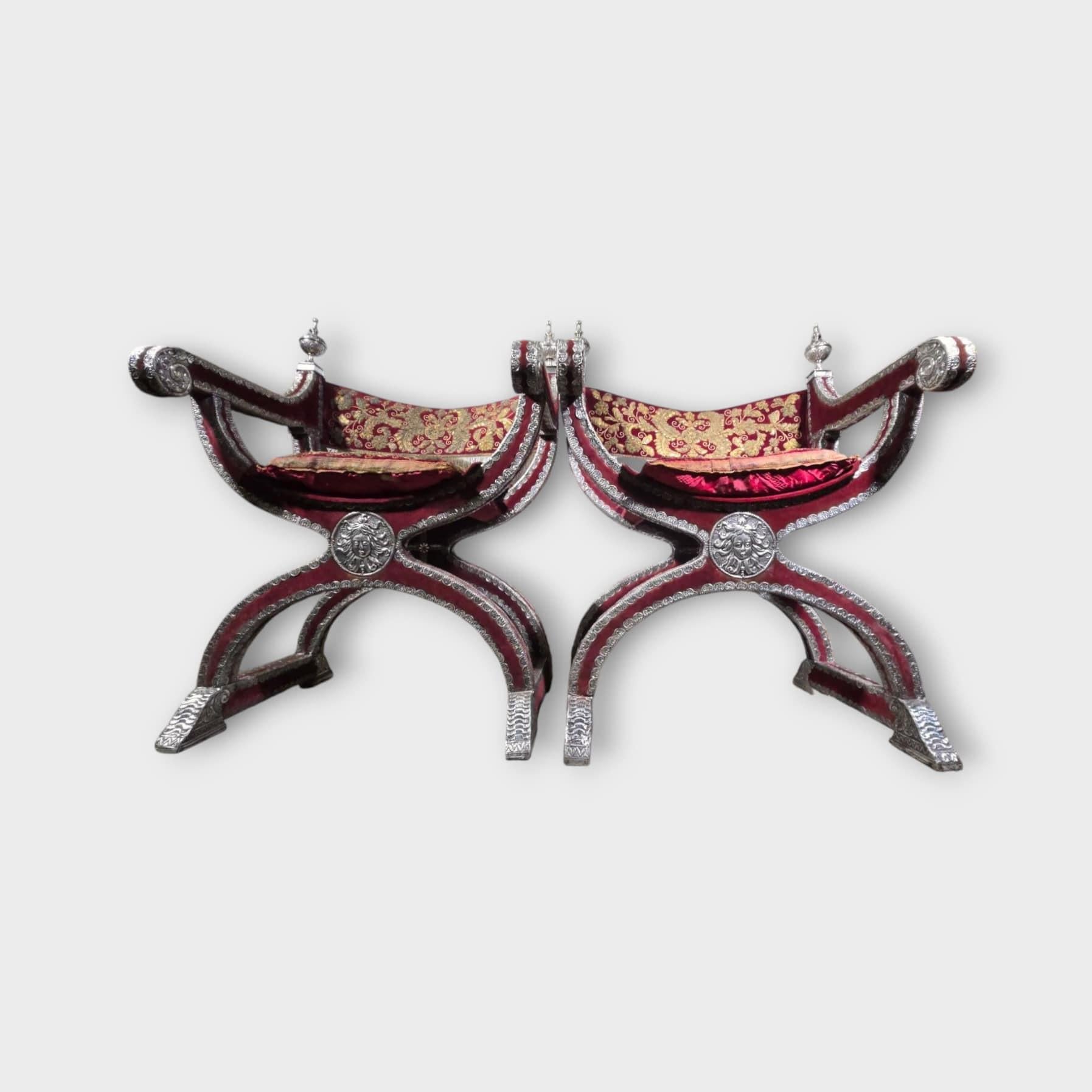 Coppia di poltrone messicane coloniali in argento del XVIII secolo (Jamugas) in vendita 11