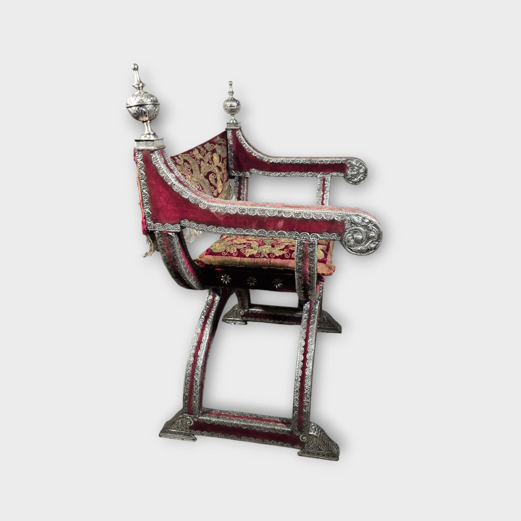 Metà XVIII secolo Coppia di poltrone messicane coloniali in argento del XVIII secolo (Jamugas) in vendita