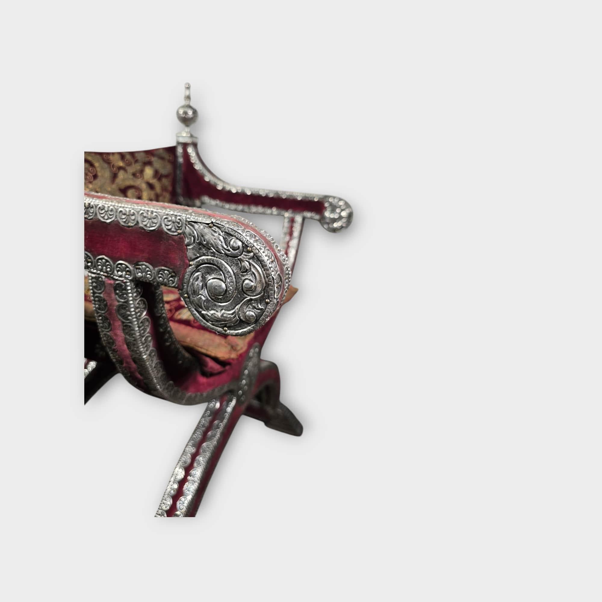 Coppia di poltrone messicane coloniali in argento del XVIII secolo (Jamugas) in vendita 1