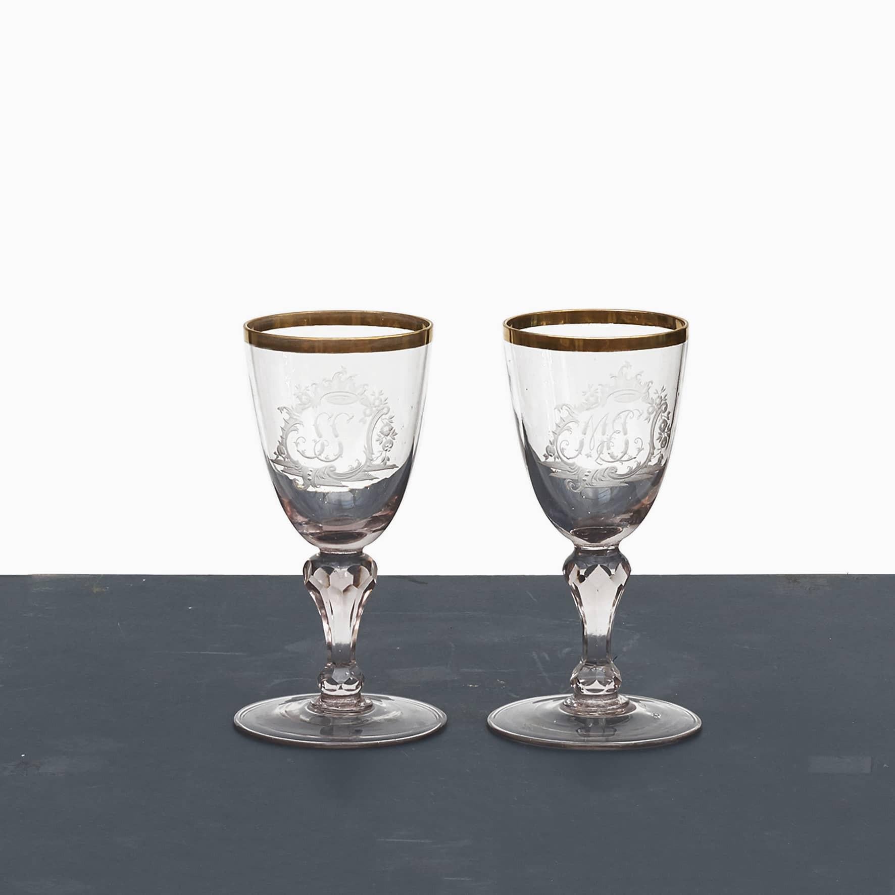 Baroque Paire de verres à vin baroques anciens monogrammés du 18ème siècle en vente