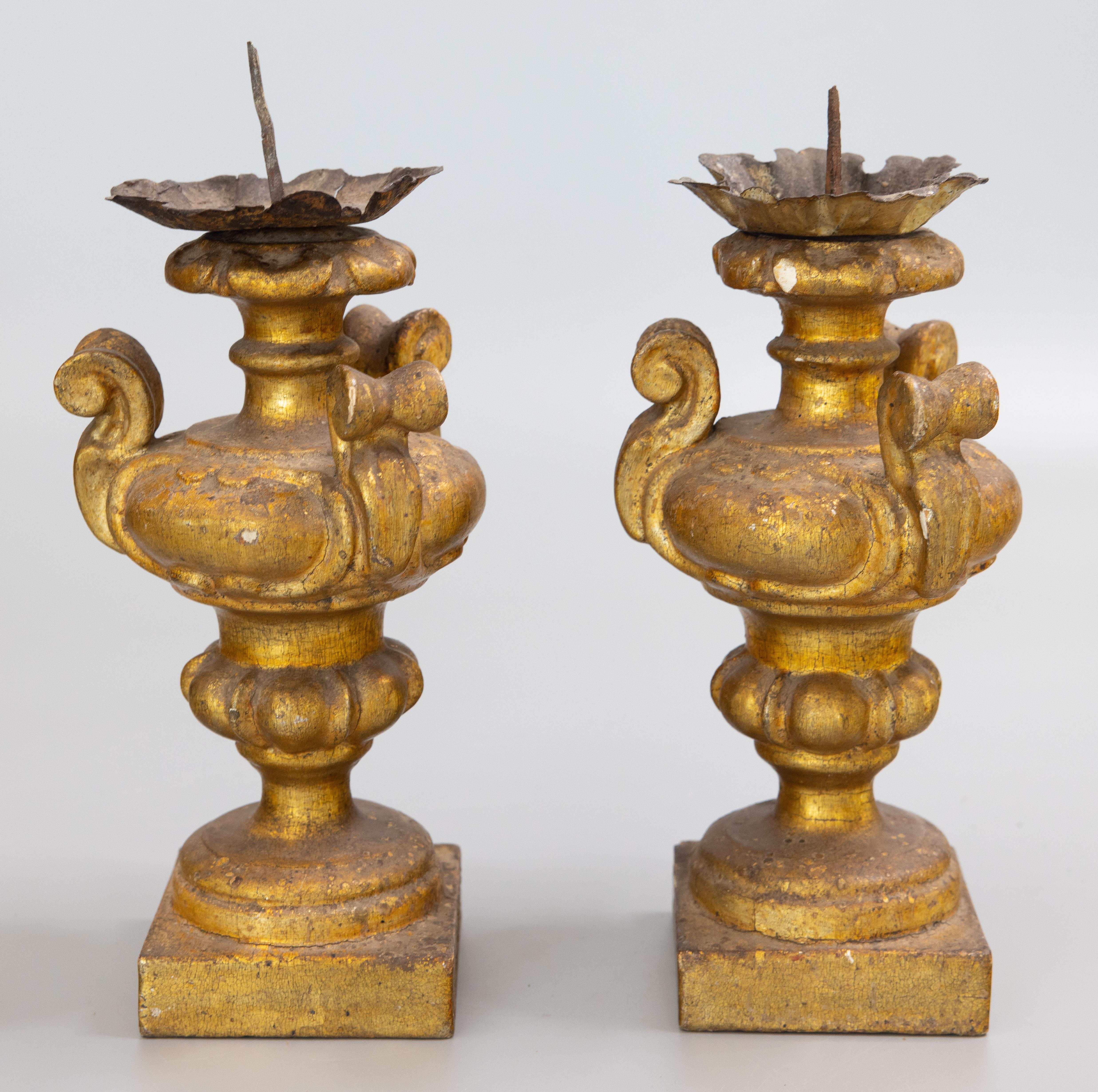 Pair of 18th Century Neoclassical Italian Giltwood Urns Pricket Candlesticks In Good Condition For Sale In Pearland, TX