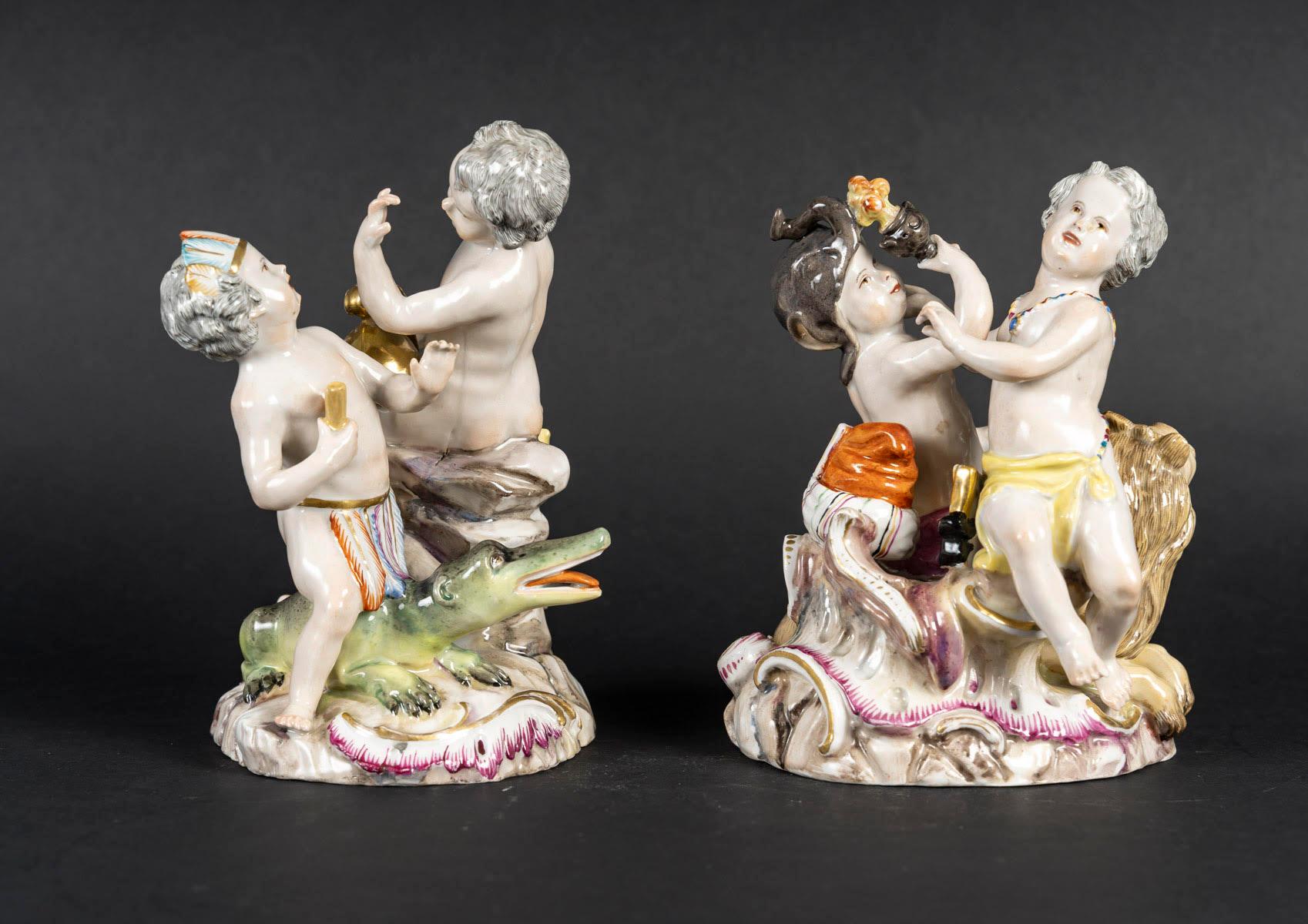 Coppia di gruppi in porcellana di Meissen del XVIII secolo o dell'inizio del XIX secolo.

Coppia di gruppi scultorei in Meissen Porcelain del XVIII secolo o dell'inizio del XIX secolo che rappresentano i 4 continenti.
H. 16cm, P. 12cm