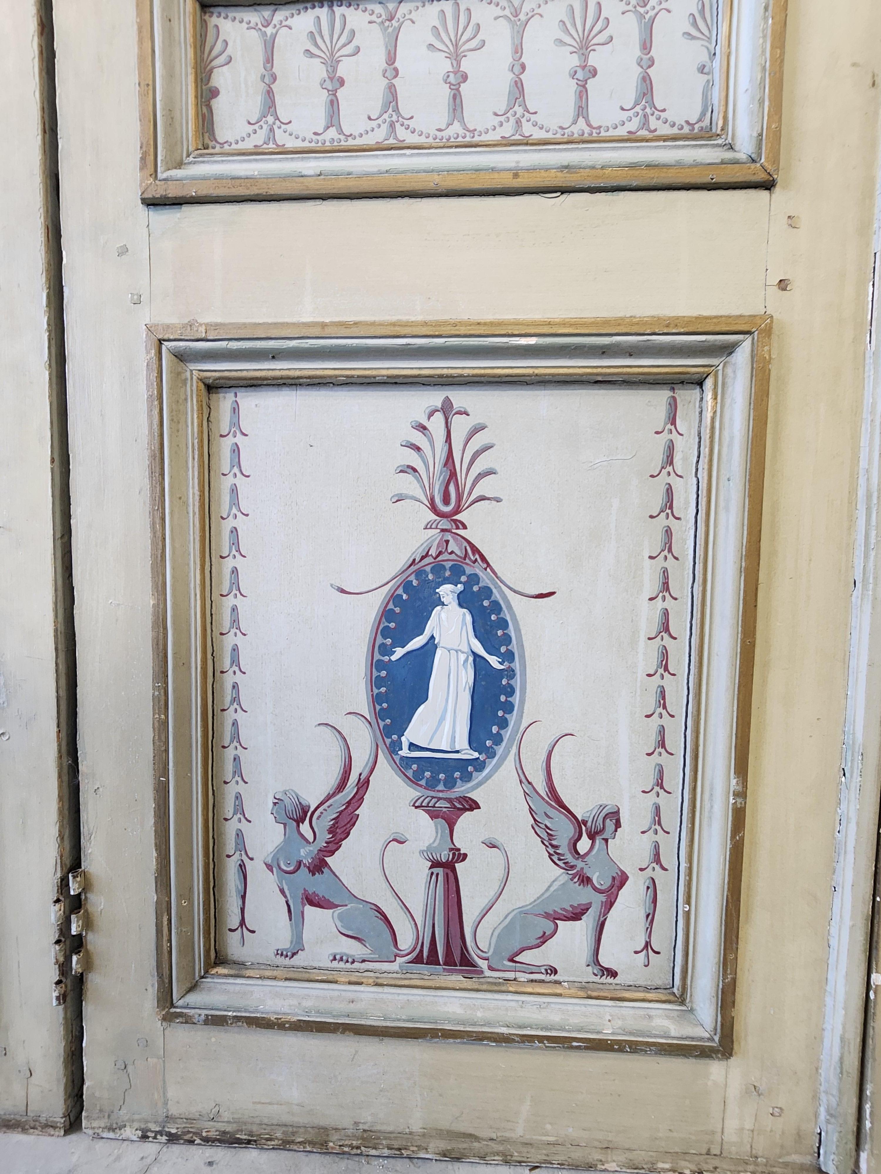 Paar bemalte Doppeltüren aus dem 18. Jahrhundert, englisch, um 1790-1800 (Handgefertigt) im Angebot