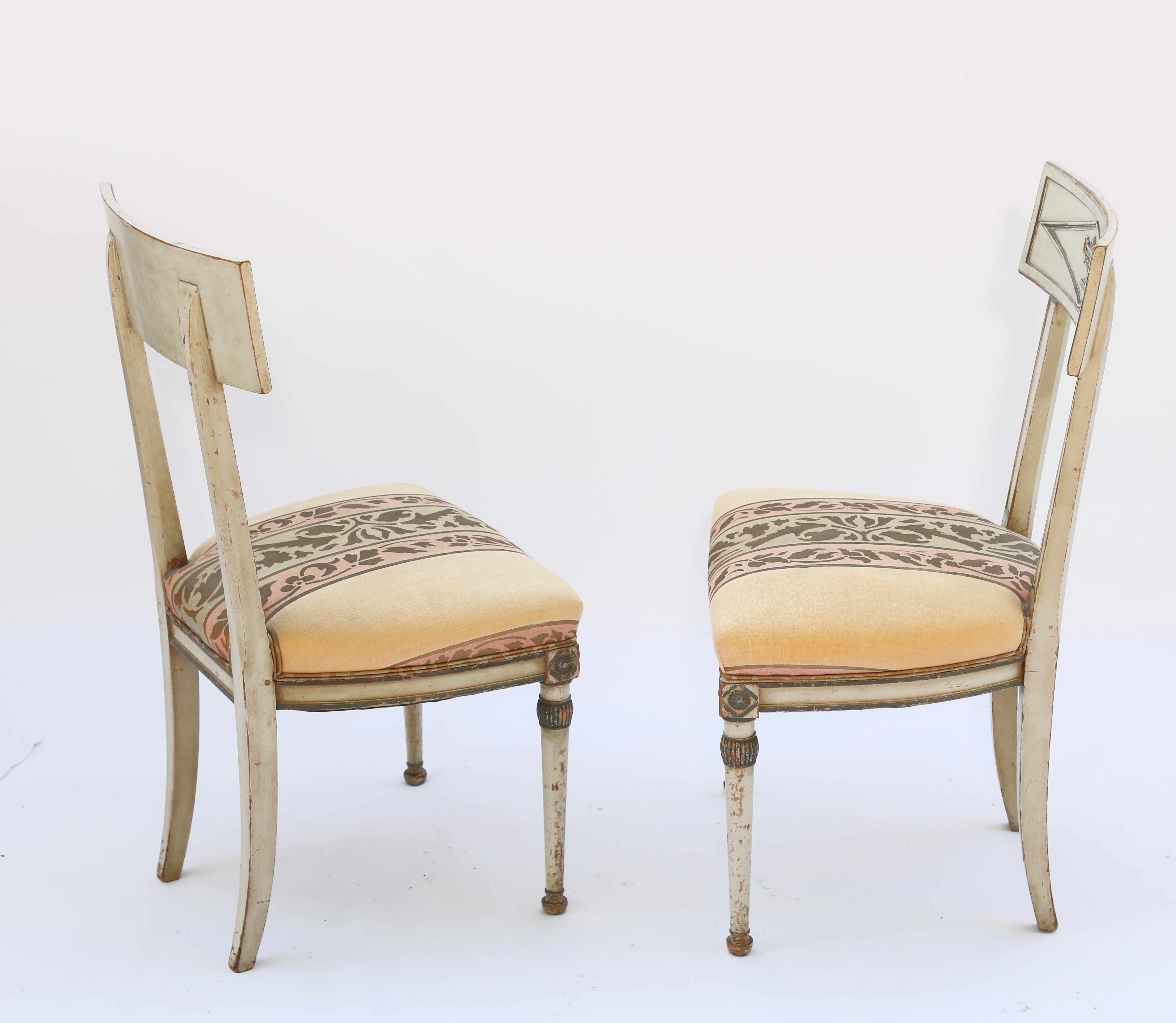 Pair of Late 18th/Early 19th Century, Painted Italian Neoclassical Side Chairs For Sale 3