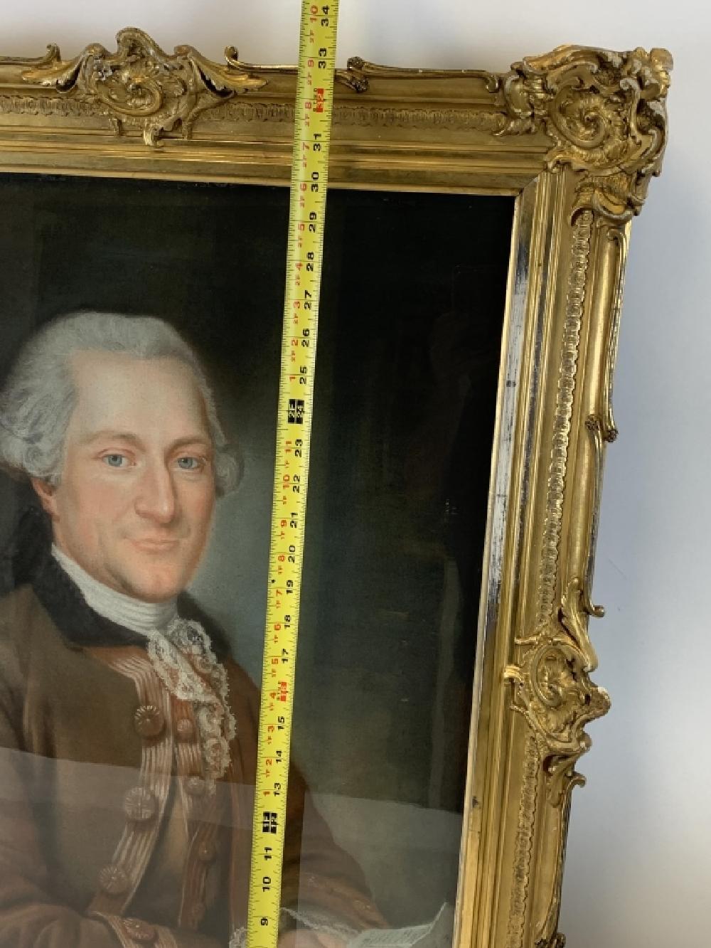 Papier parchemin Paire de portraits d'aristocrates français au pastel du 18e siècle par Charles Noel en vente