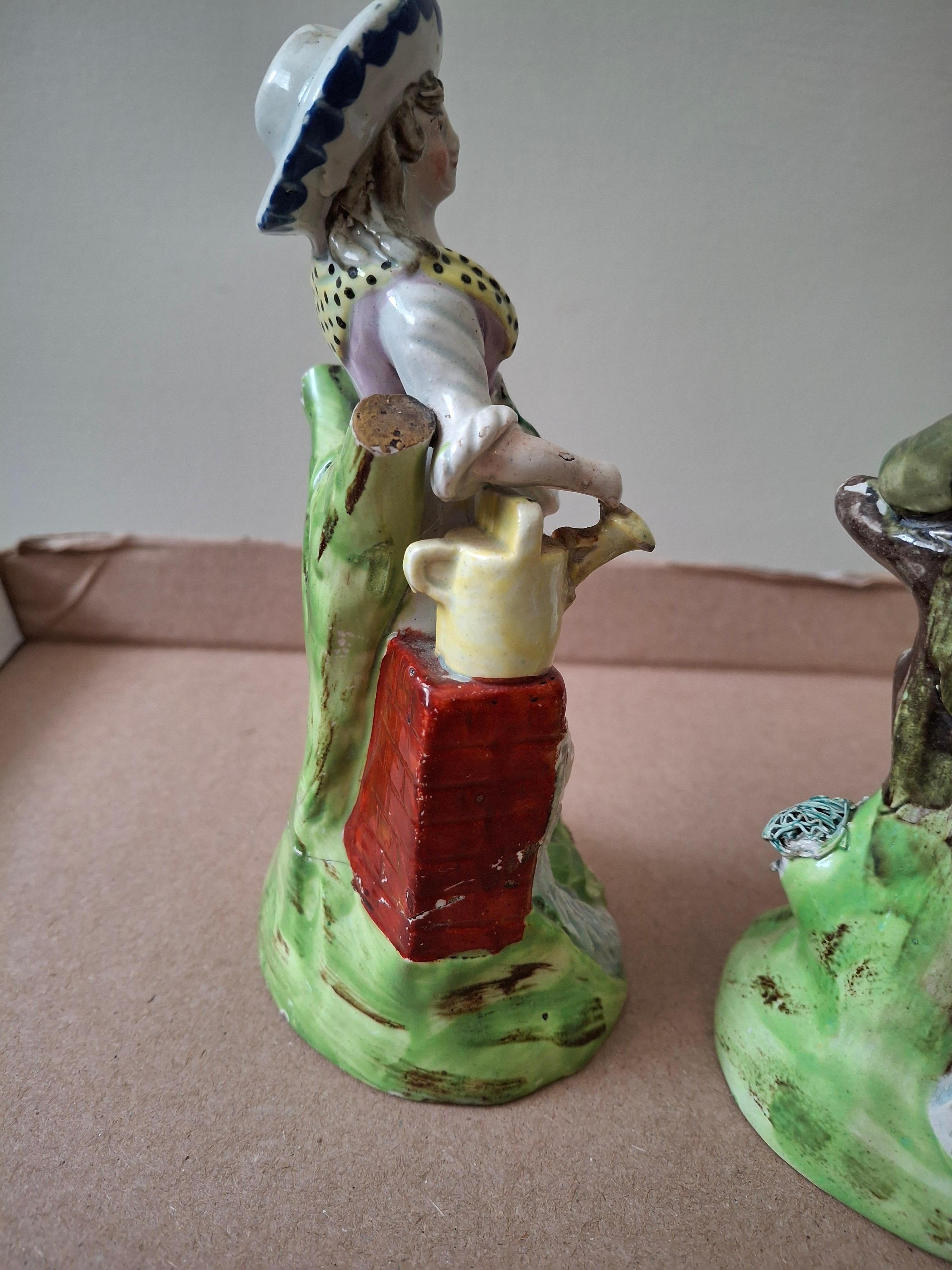 Paire de figurines en porcelaine perlée du 18e siècle  Style géorgien en vente 6