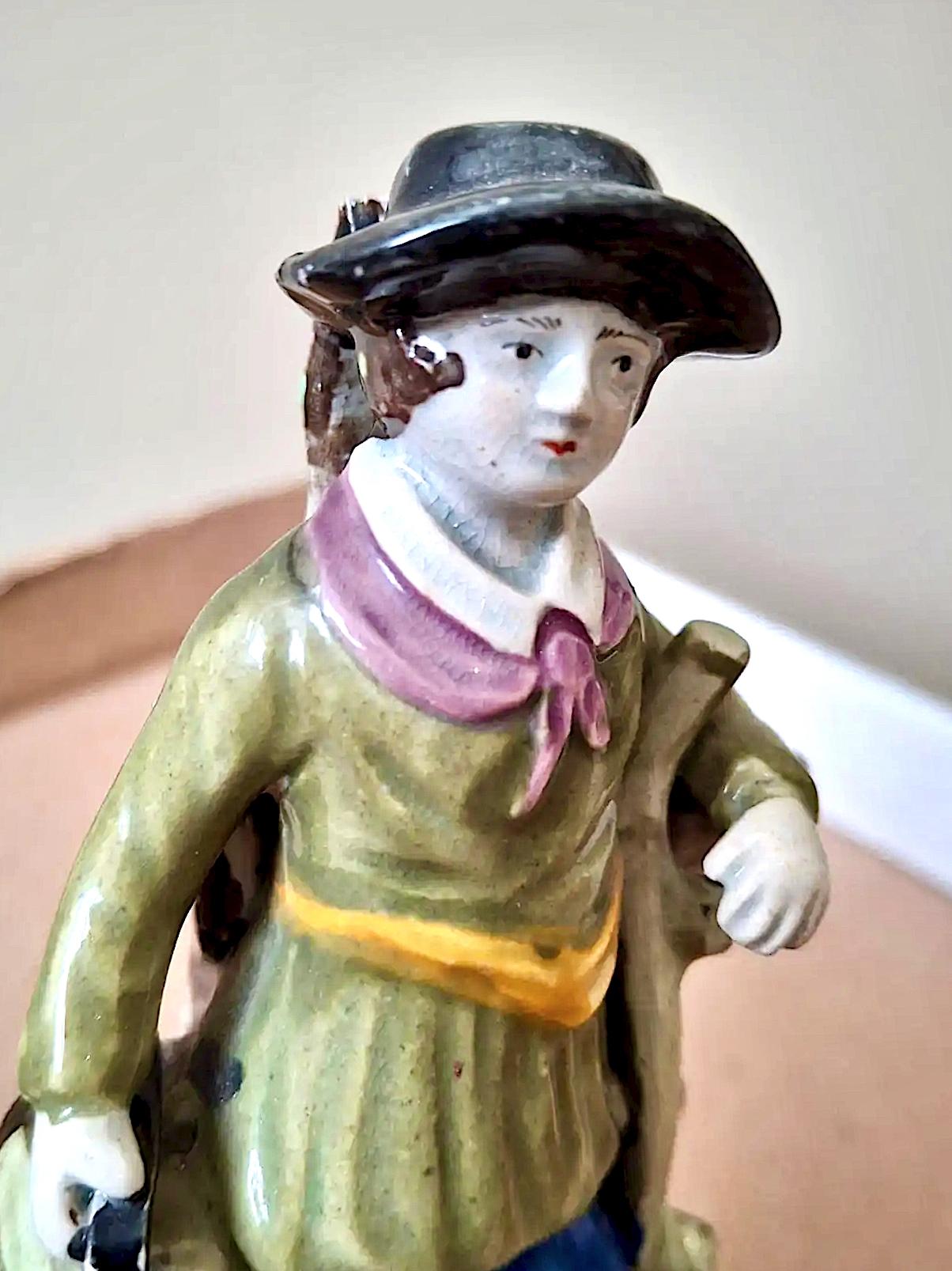 Paire de figurines en porcelaine perlée du 18e siècle  Style géorgien en vente 2