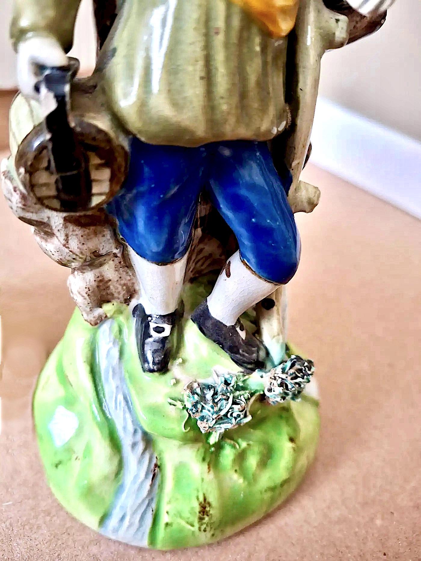 Paire de figurines en porcelaine perlée du 18e siècle  Style géorgien en vente 3