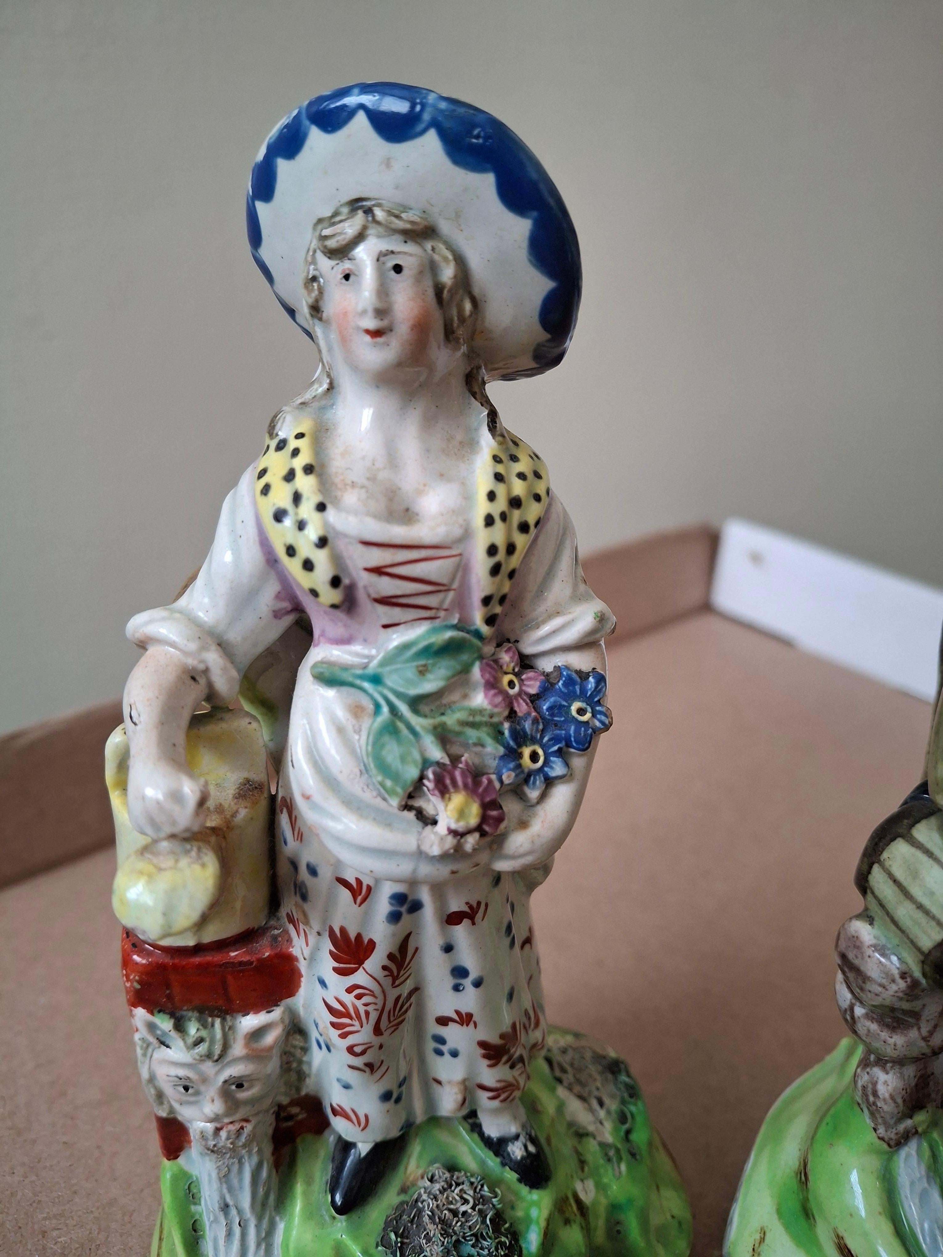 Paire de figurines en porcelaine perlée du 18e siècle

Style géorgien 

(pertes et fissures mineures)

3.25