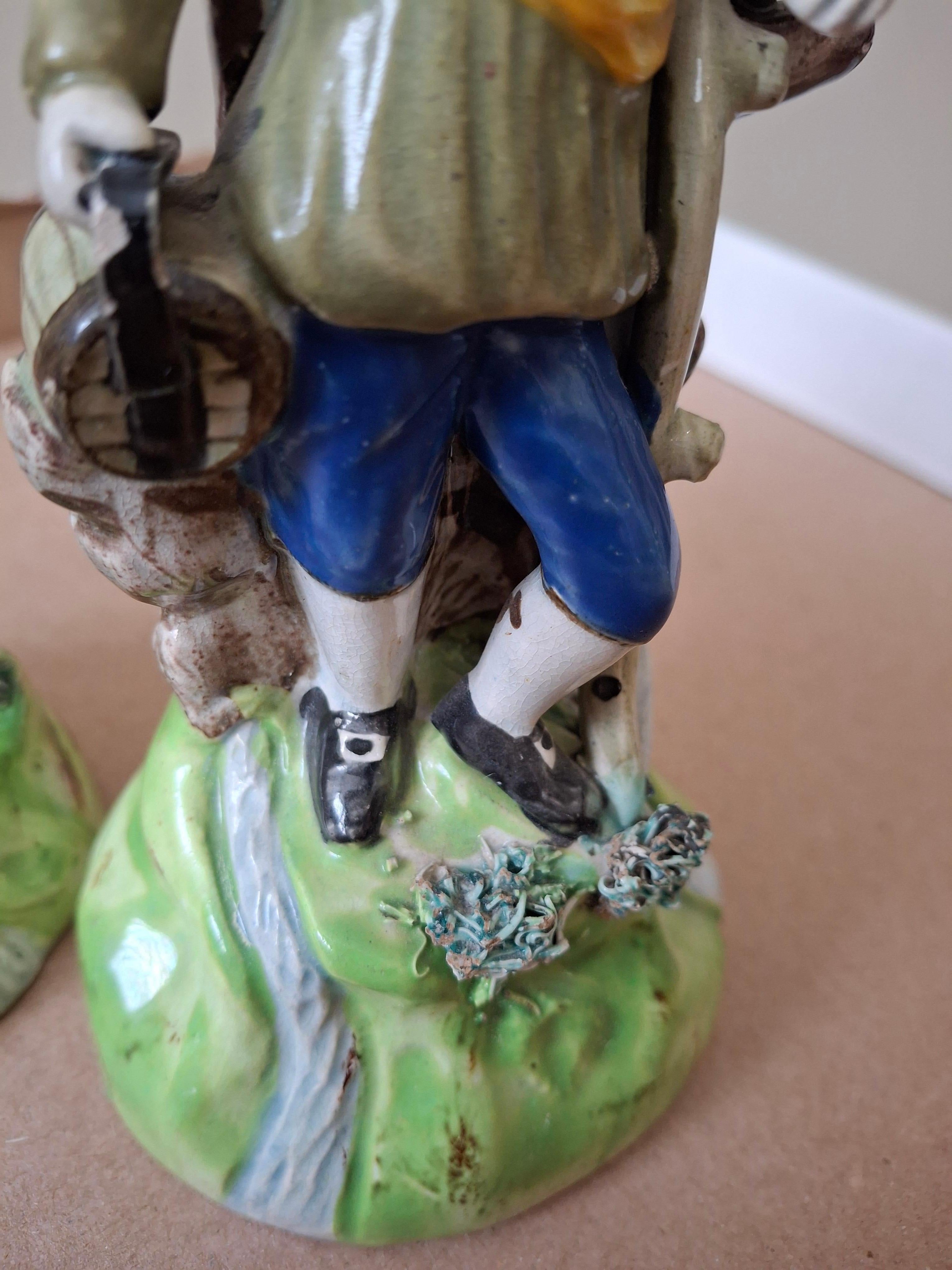 Porcelaine Paire de figurines en porcelaine perlée du 18e siècle  Style géorgien en vente