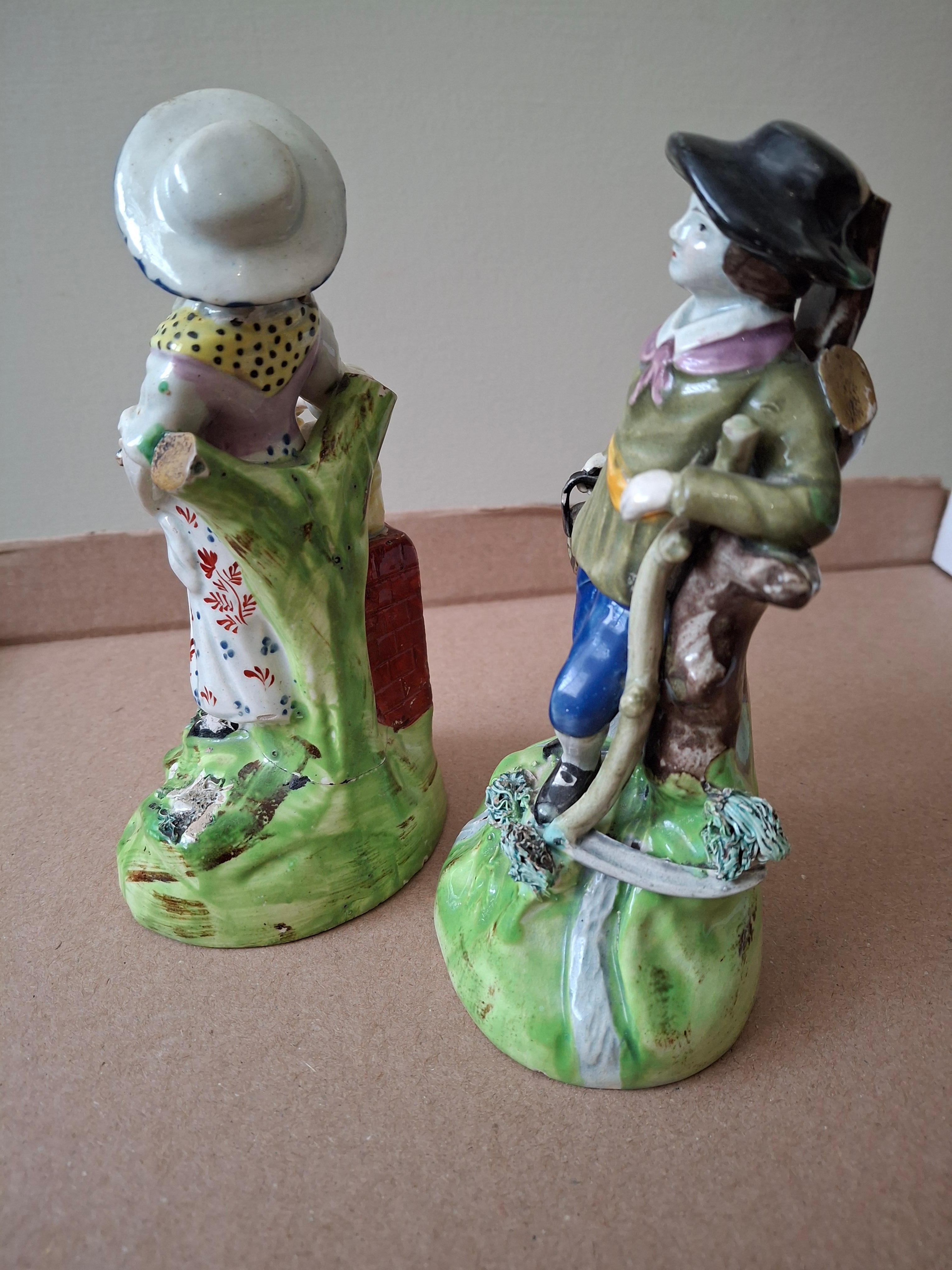 Paire de figurines en porcelaine perlée du 18e siècle  Style géorgien en vente 2