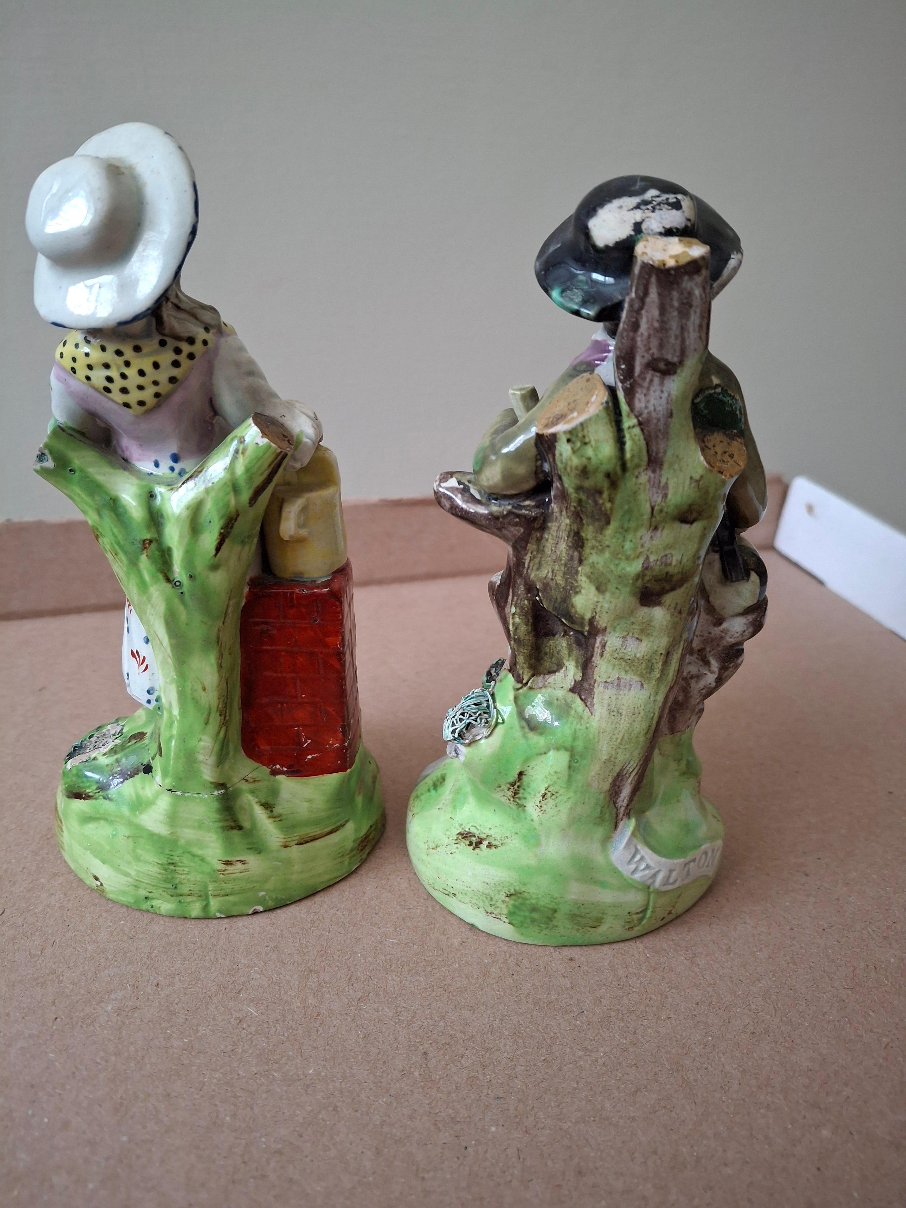 Paire de figurines en porcelaine perlée du 18e siècle  Style géorgien en vente 4