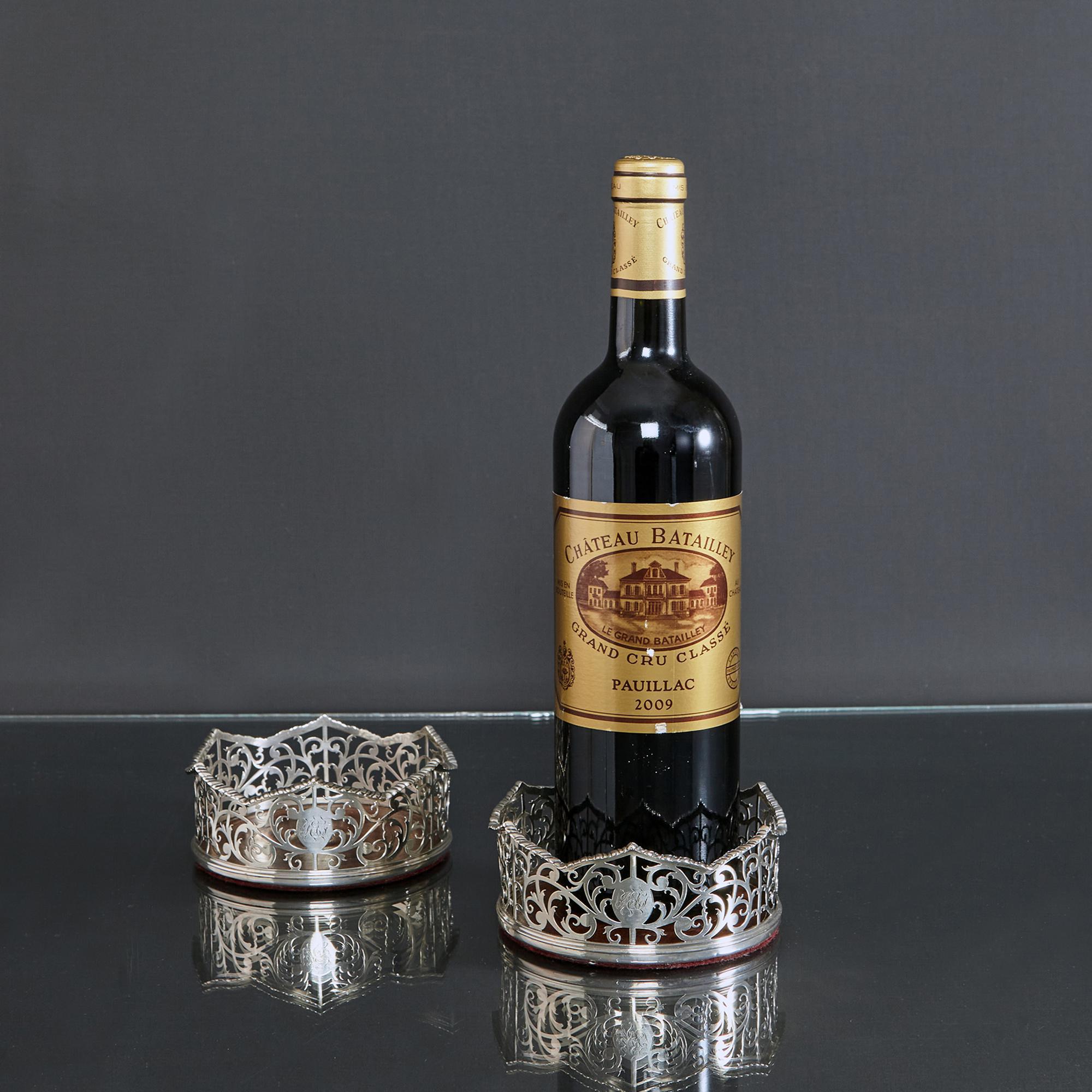 Paar Weinuntersetzer aus durchbrochenem Silber aus dem 18. Jahrhundert im Angebot 3