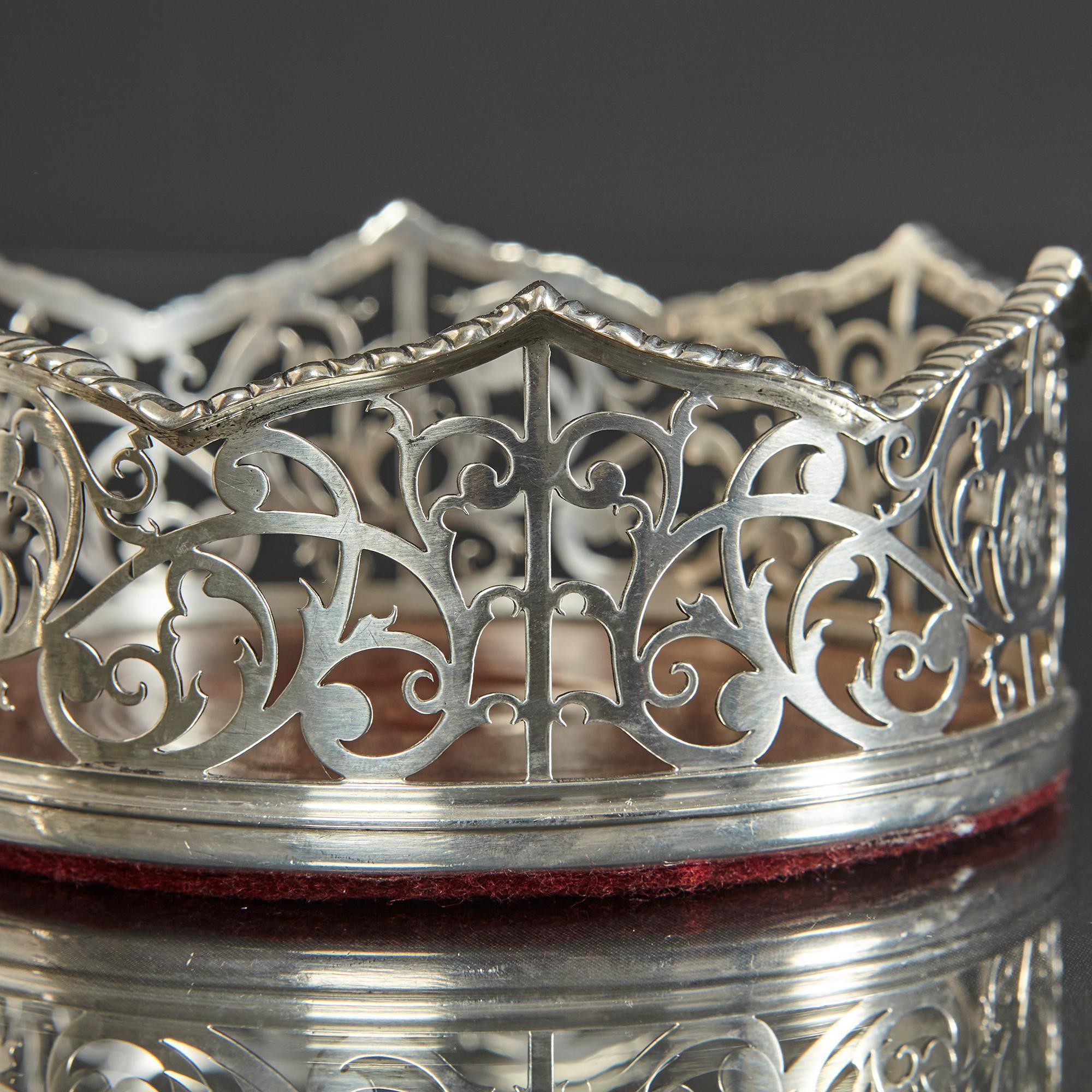 Pair of 18th Century Pierced Silver Wine Coasters In Good Condition For Sale In London, GB