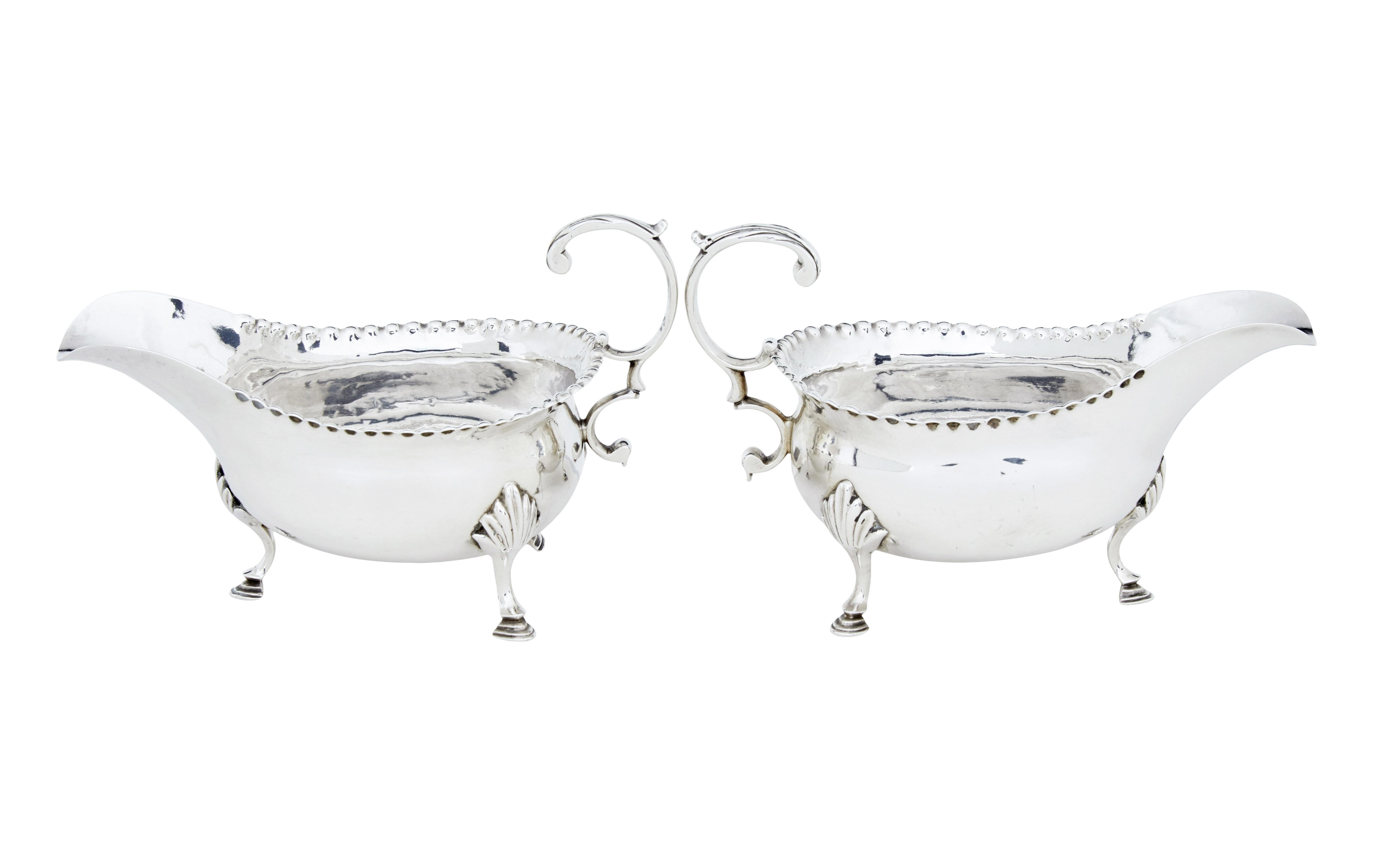 English Pair of 18th century silver sauce boats by Hester Bateman For Sale