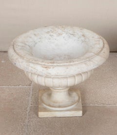 Pair of 18th Century Southern Italian Marble Medici Urns in the Neoclassical Man