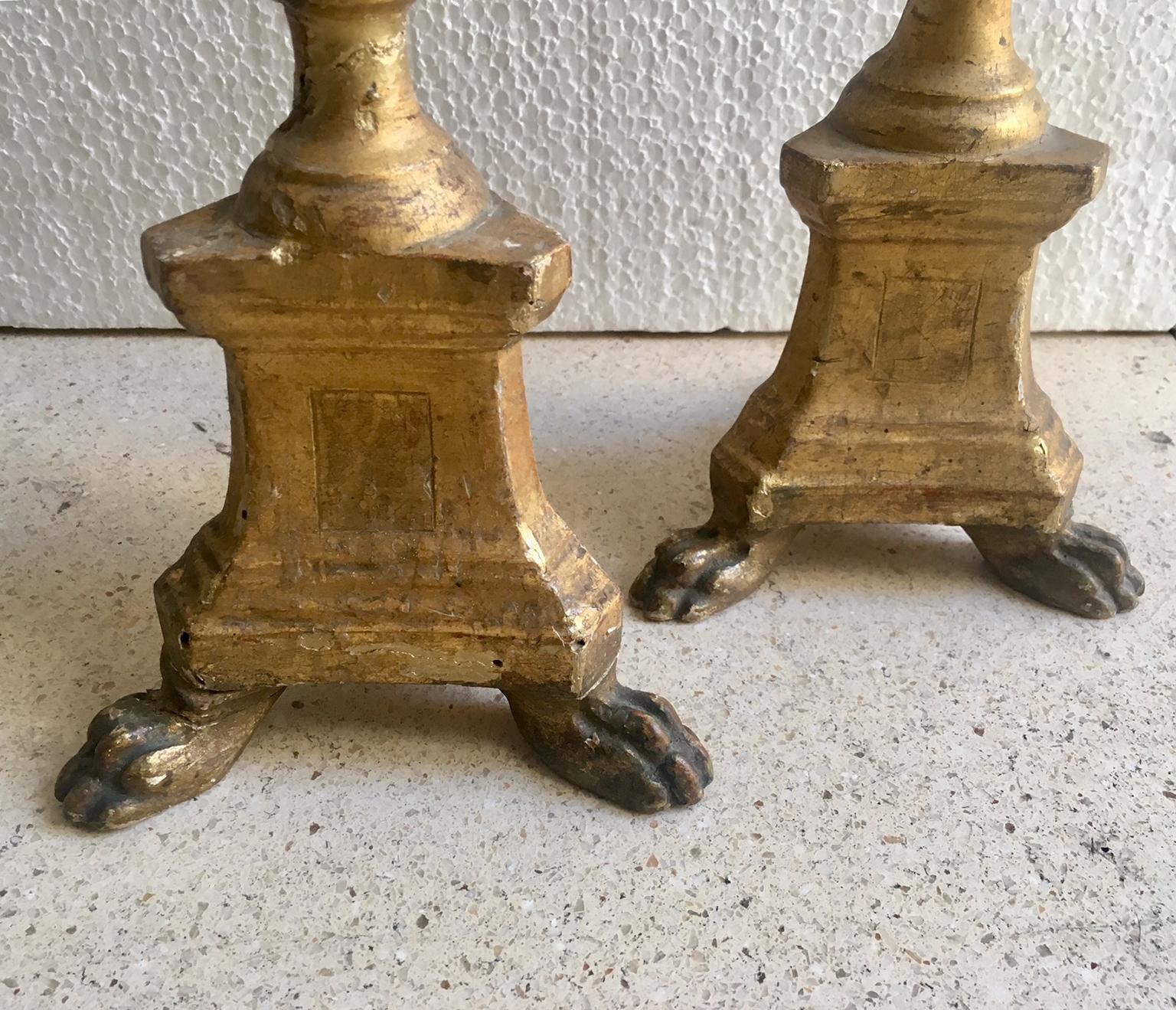 Hand-Crafted Pair of 18th Century Spanish Carved Giltwood Torchère For Sale