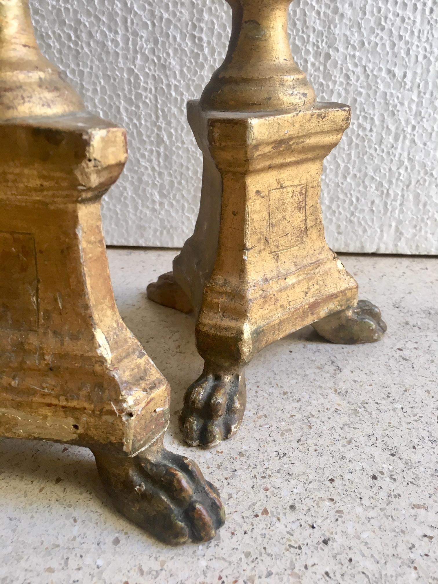 Paire de torchères espagnoles du XVIIIe siècle en bois doré sculpté en vente 1