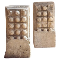 Coppia di plinti a sfera in pietra del XVIII secolo Noto