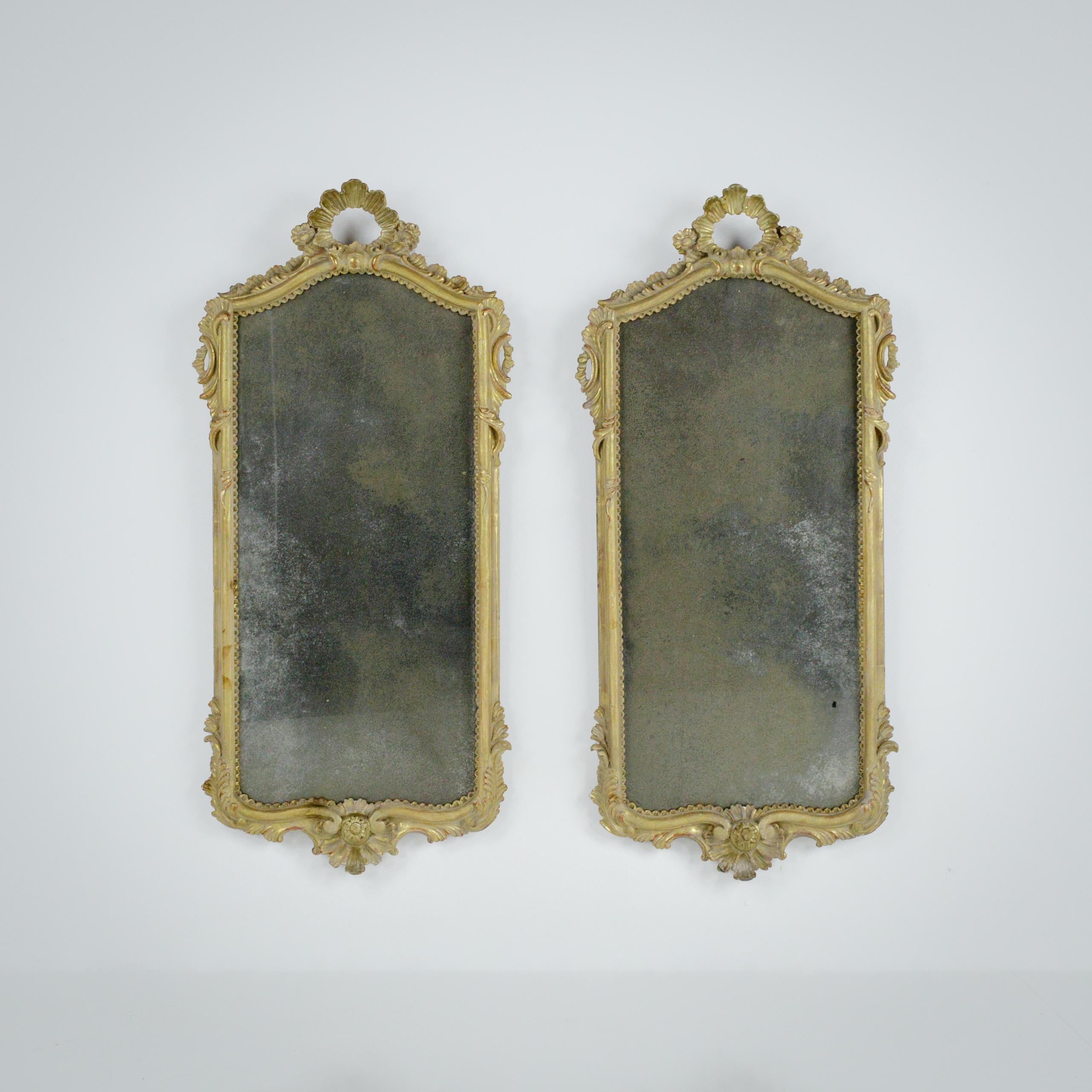 Paire de miroirs à encadrement doré, style XVIIIe siècle, avec verre renard Abîmé - En vente à Pease pottage, West Sussex