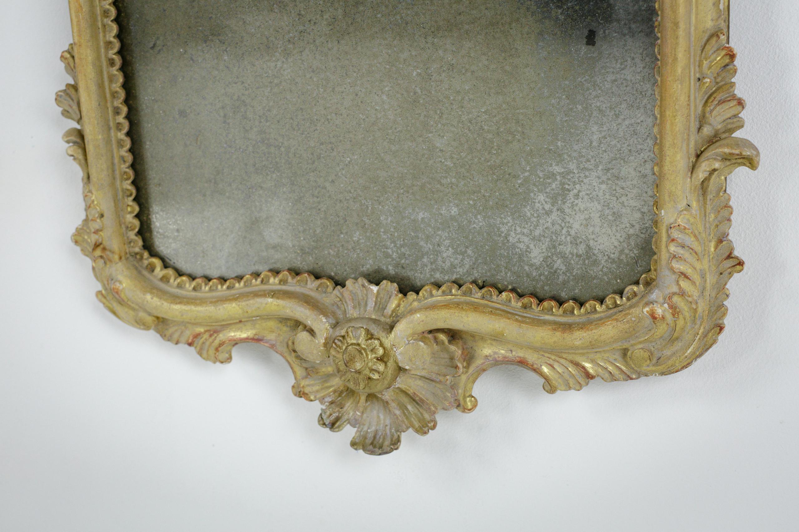 20ième siècle Paire de miroirs à encadrement doré, style XVIIIe siècle, avec verre renard en vente