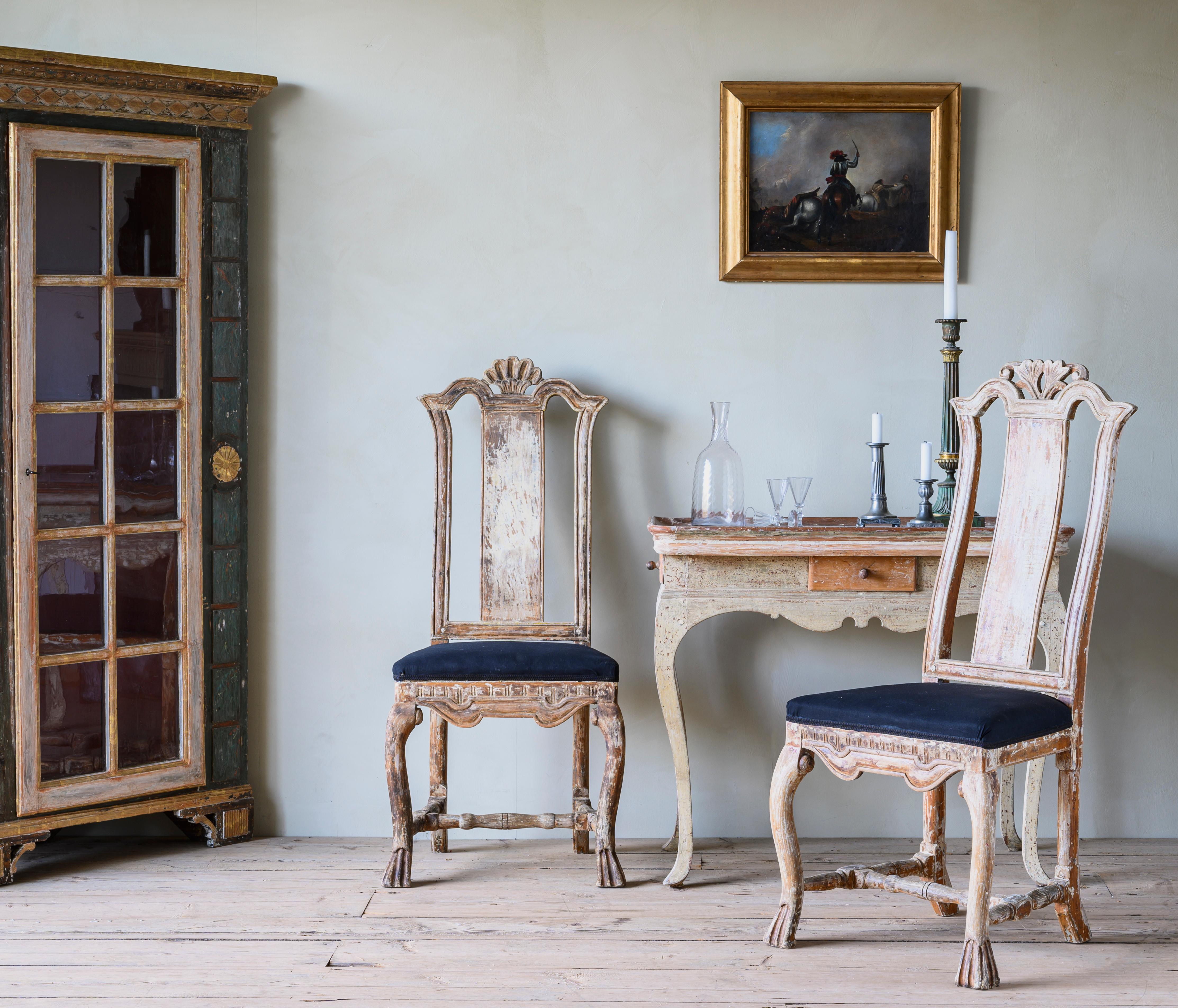 Good pair of 18th century Swedish Baroque chairs in their original color with great patination, circa 1750.