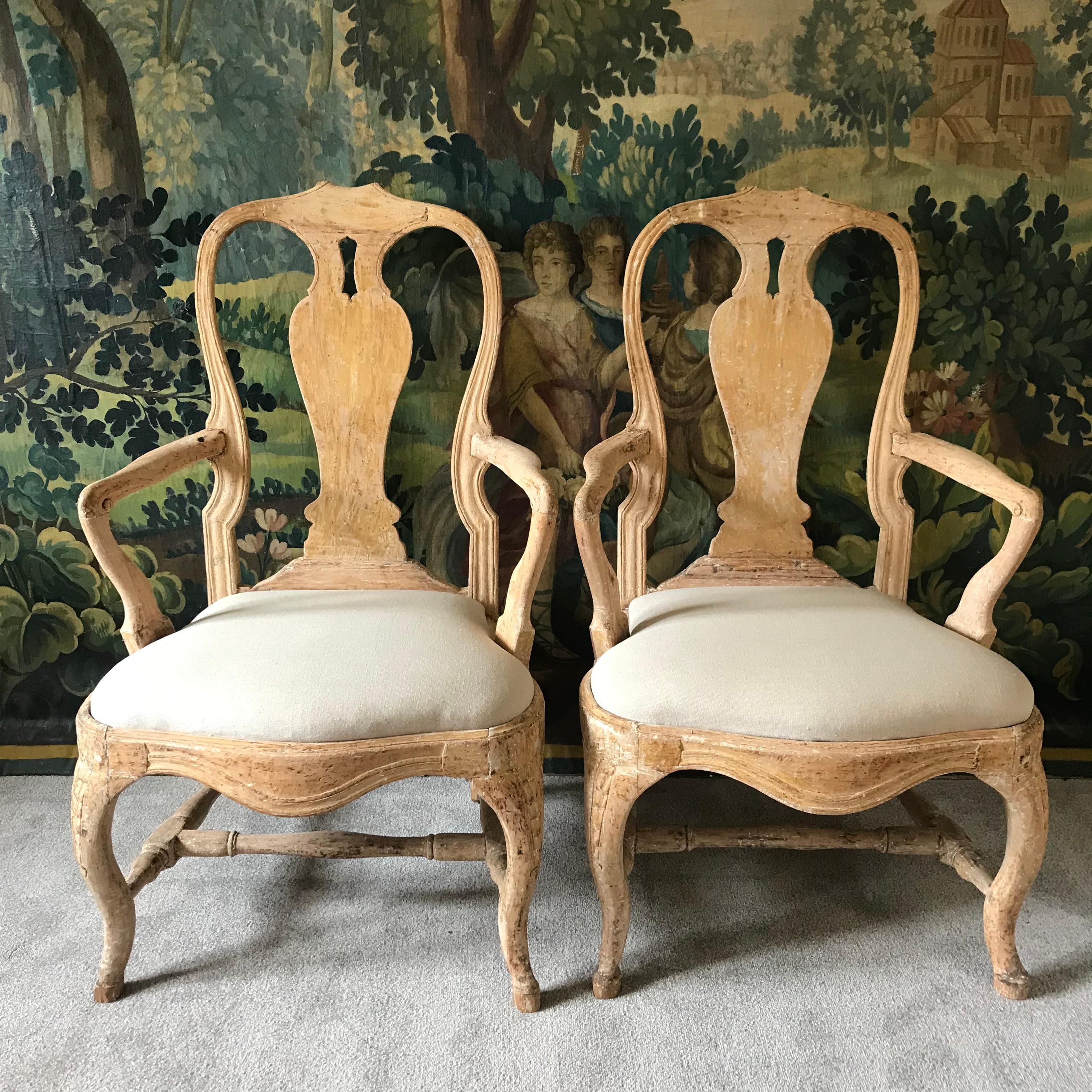 Schwedisches Paar Stühle aus dem 18. Jahrhundert (Rokoko) im Angebot