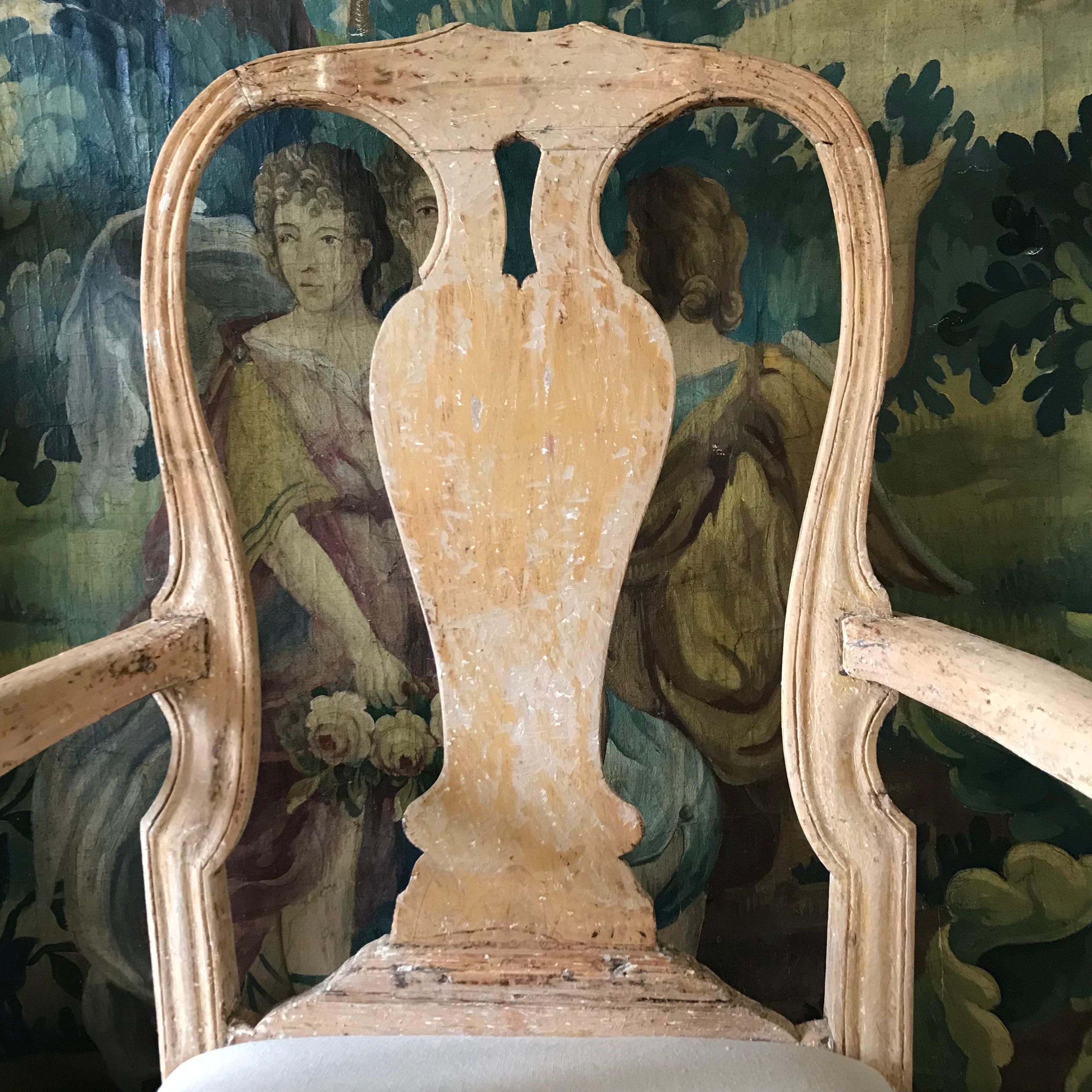 Schwedisches Paar Stühle aus dem 18. Jahrhundert (Handgeschnitzt) im Angebot