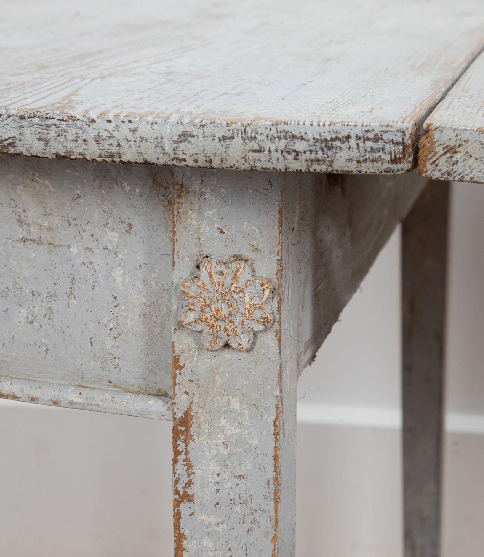 Late 18th Century Pair of 18th Century Swedish Demi-Lunes For Sale