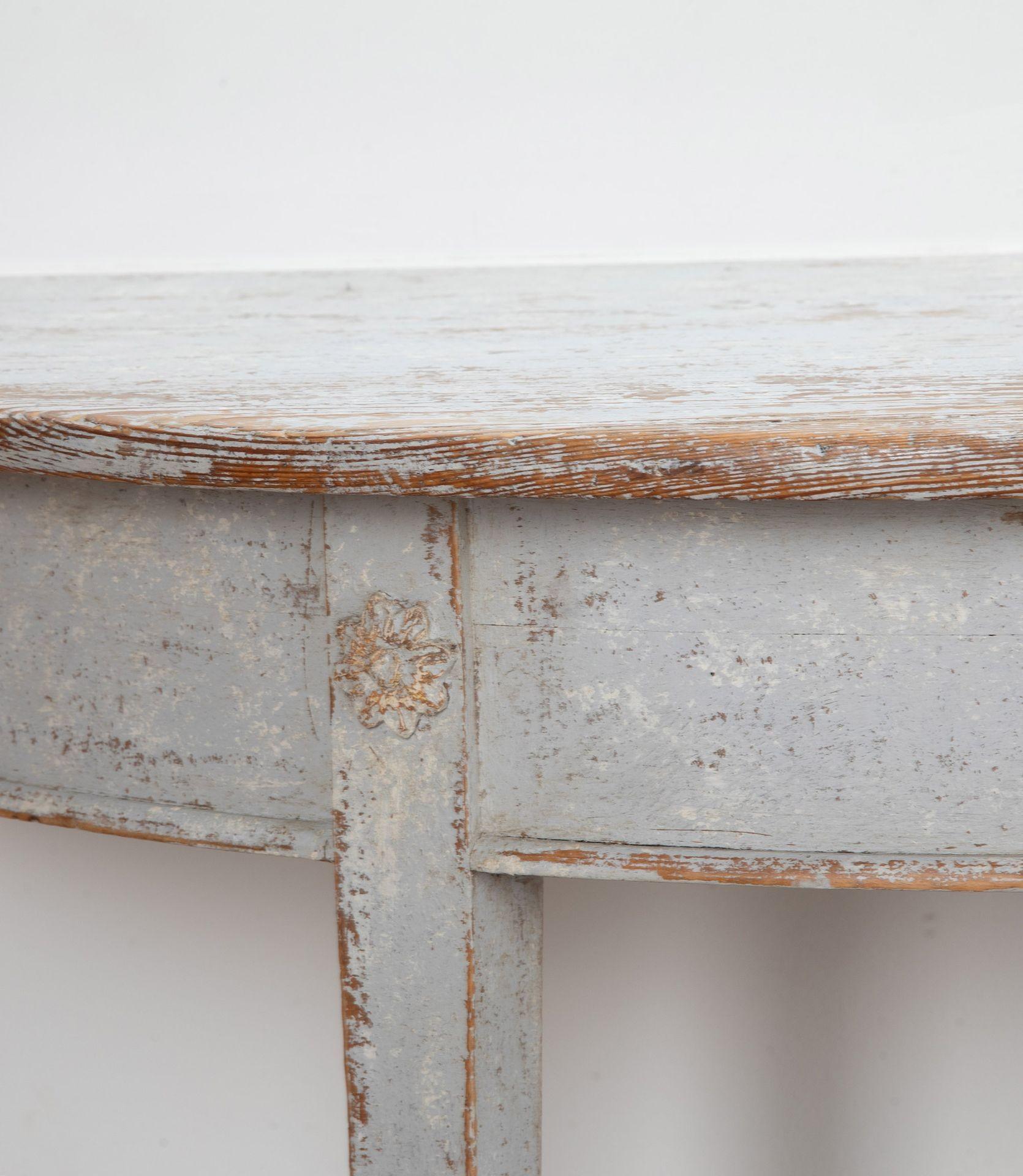 Pair of 18th Century Swedish Demi-Lunes For Sale 2