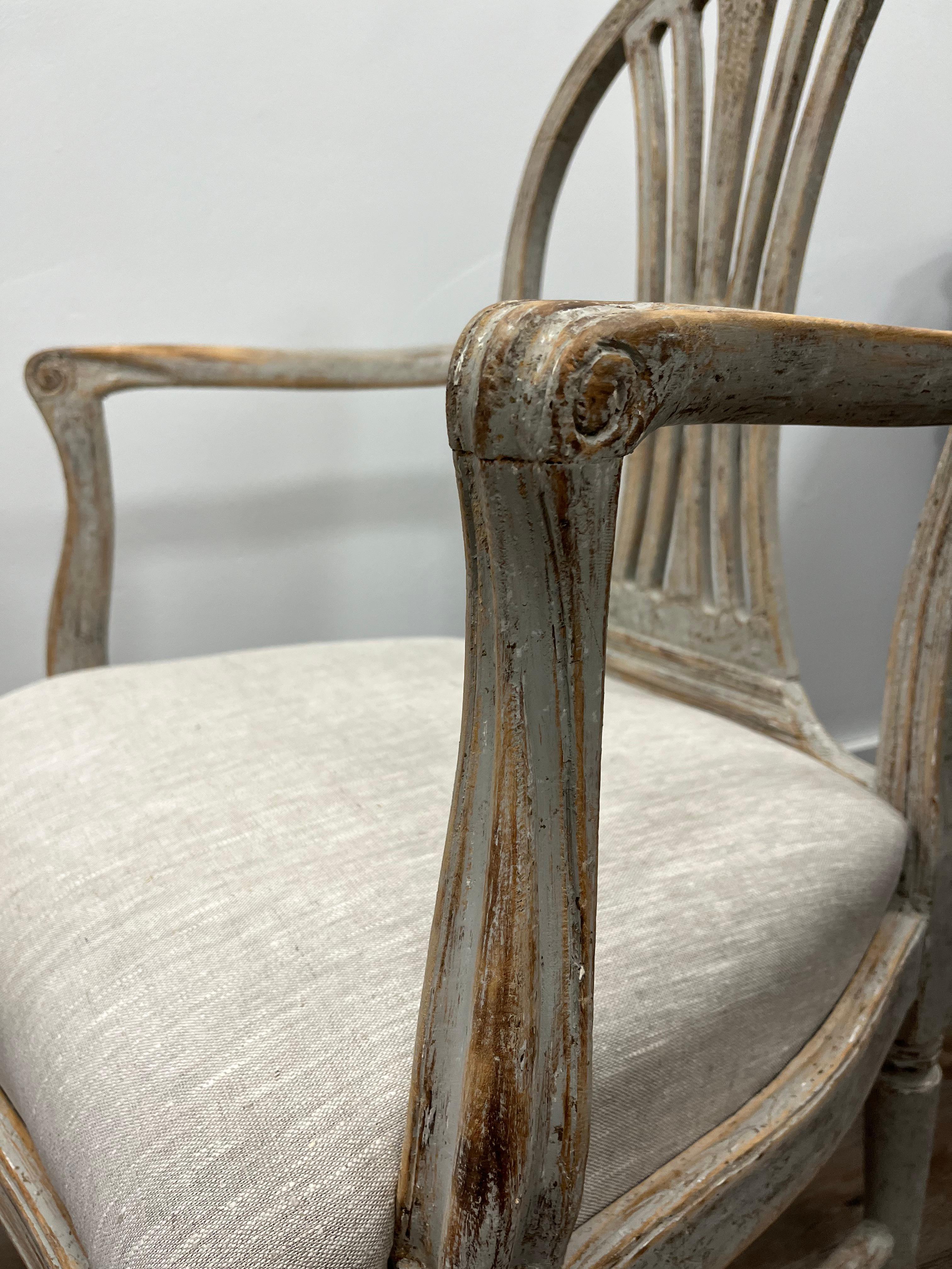 Paire de fauteuils gustaviens suédois du XVIIIe siècle par Erik Öhrmark en vente 1