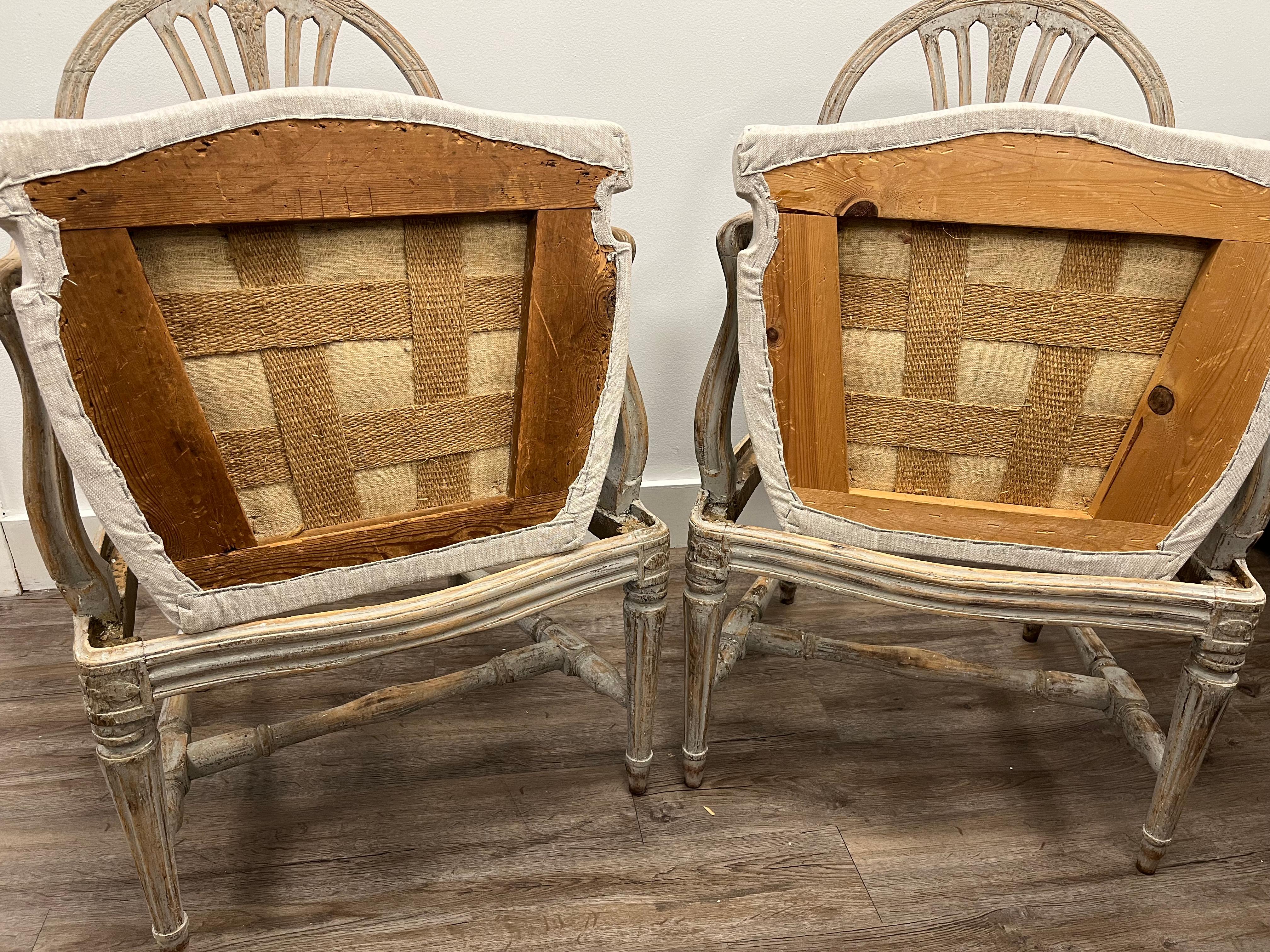 Paire de fauteuils gustaviens suédois du XVIIIe siècle par Erik Öhrmark en vente 2