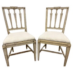 Paire de chaises gustaviennes suédoises du 18ème siècle