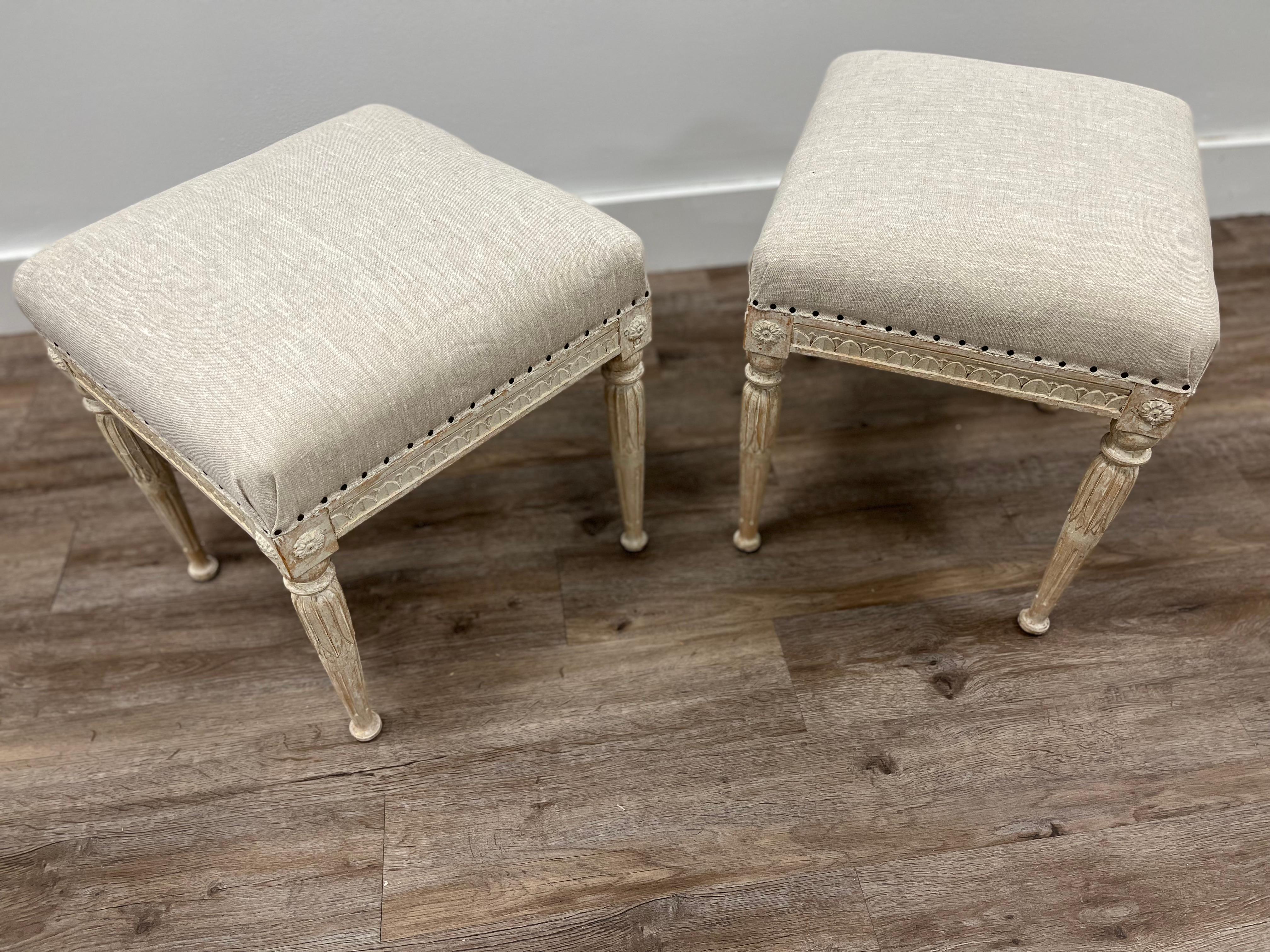 Hand-Carved Pair of 18th Century Swedish Gustavian Footstools For Sale