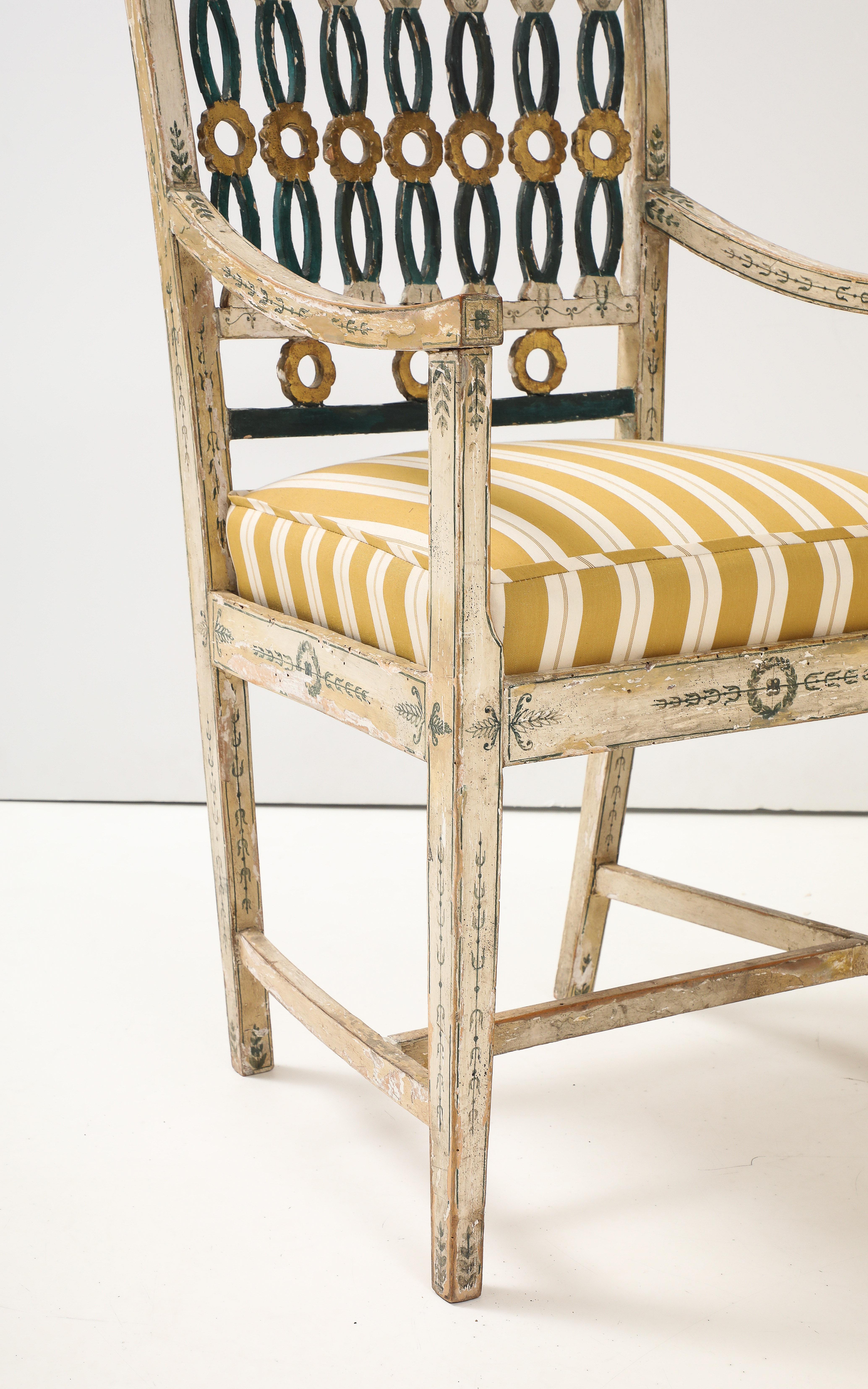 Bouleau Paire de chaises suédoises polychromes du 18e siècle en vente