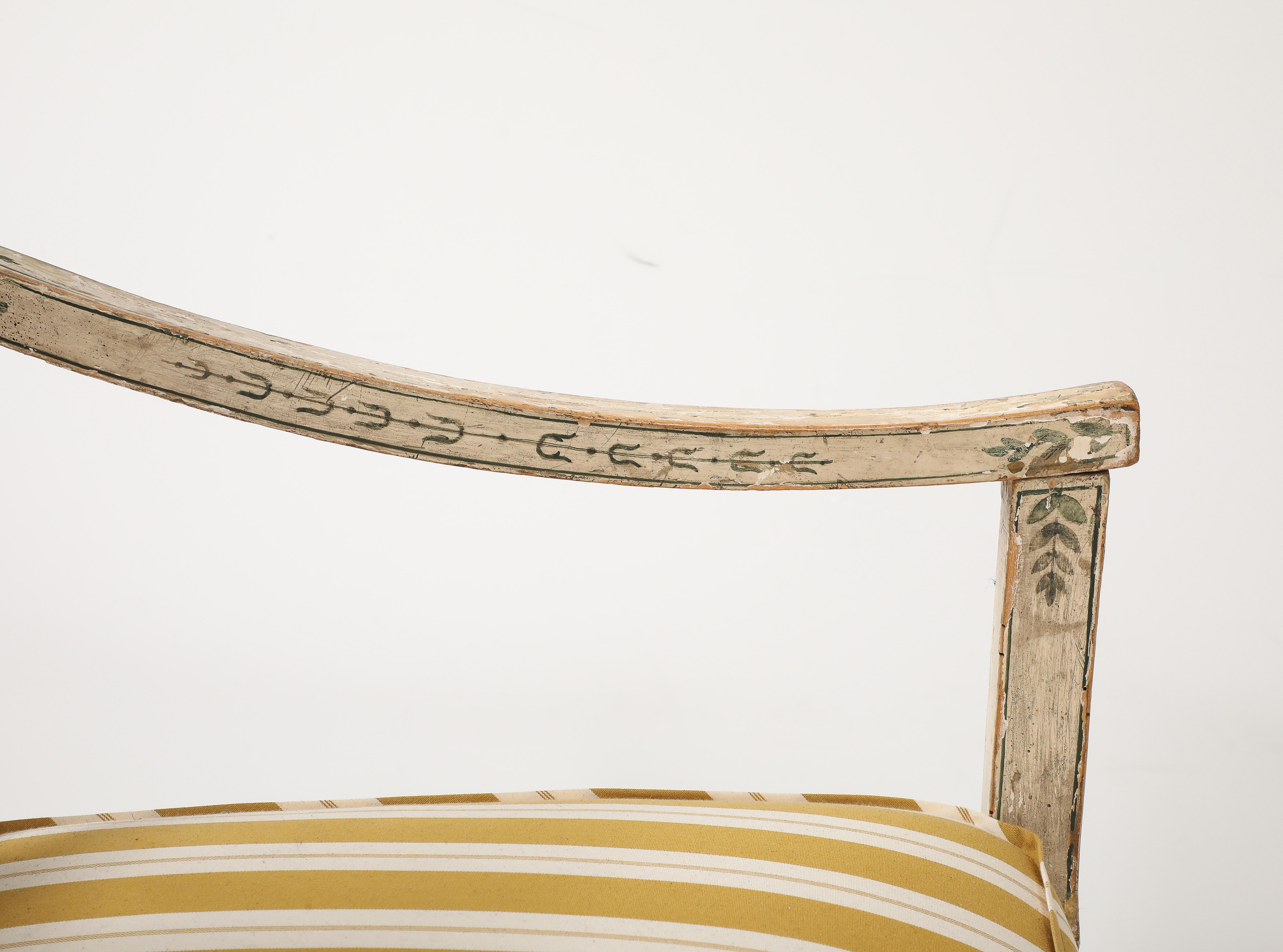 Paire de chaises suédoises polychromes du 18e siècle en vente 1