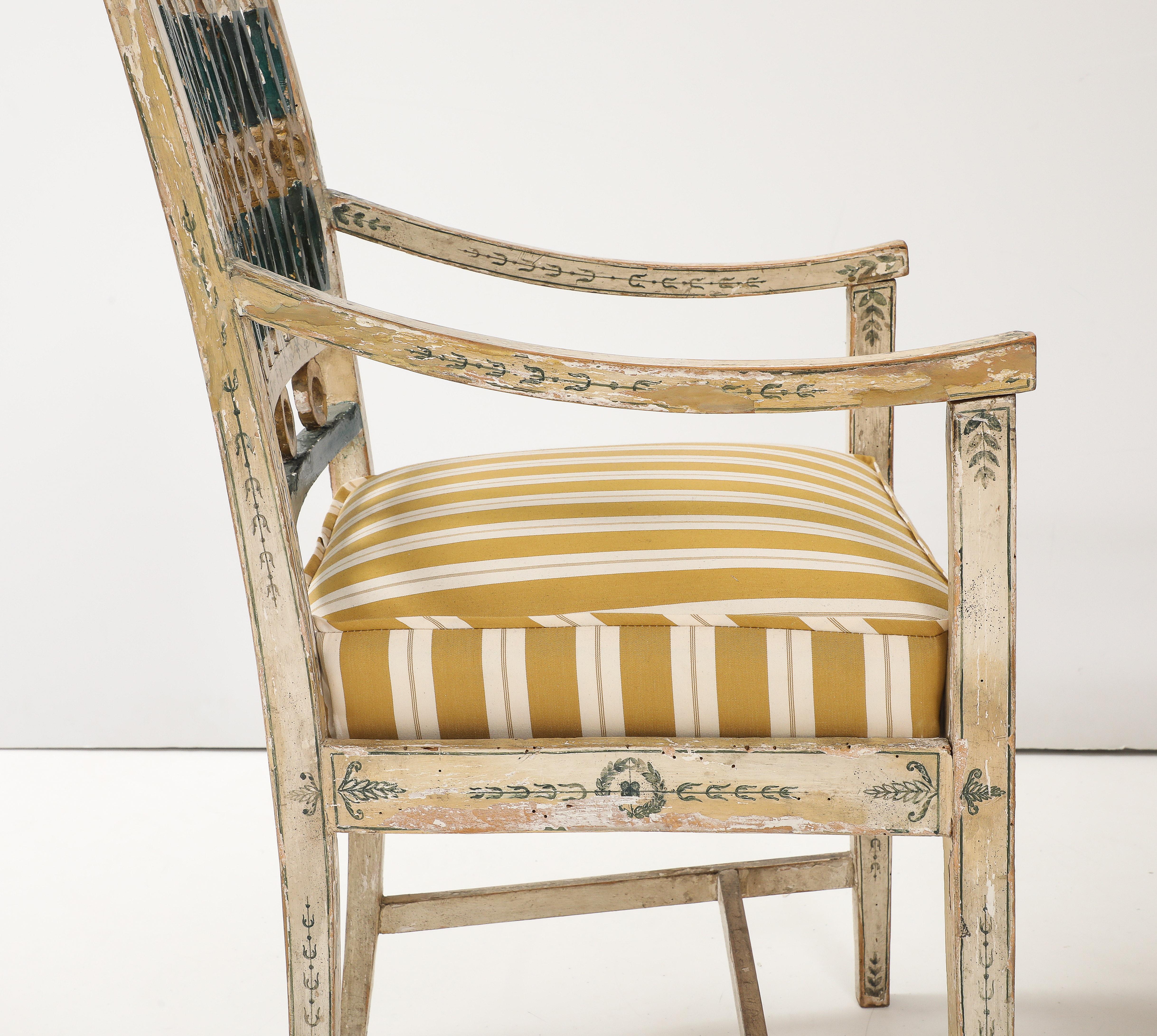Paire de chaises suédoises polychromes du 18e siècle en vente 2