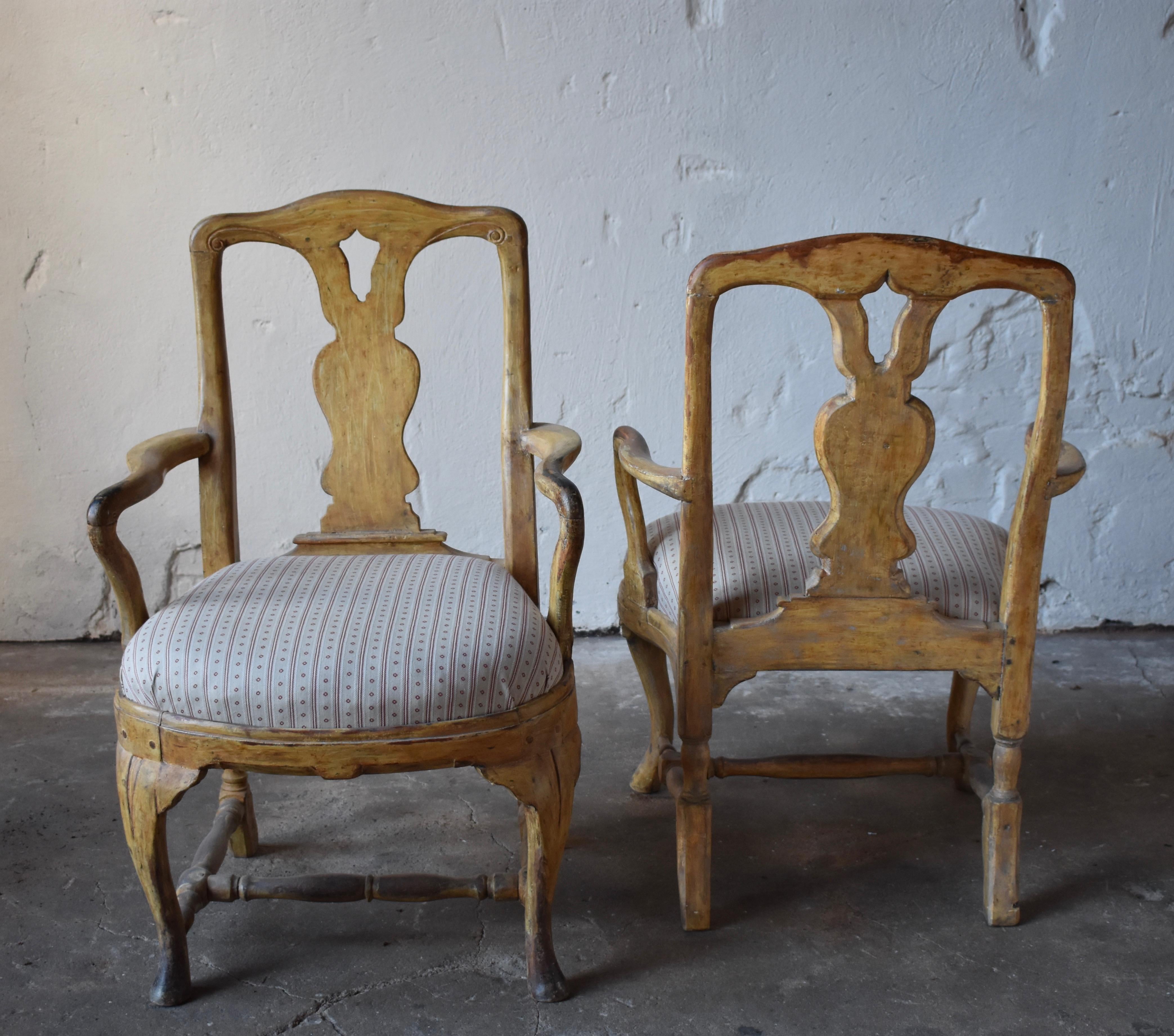 Hand-Carved Pair of 18th Century Swedish Roccoco Armchairs For Sale