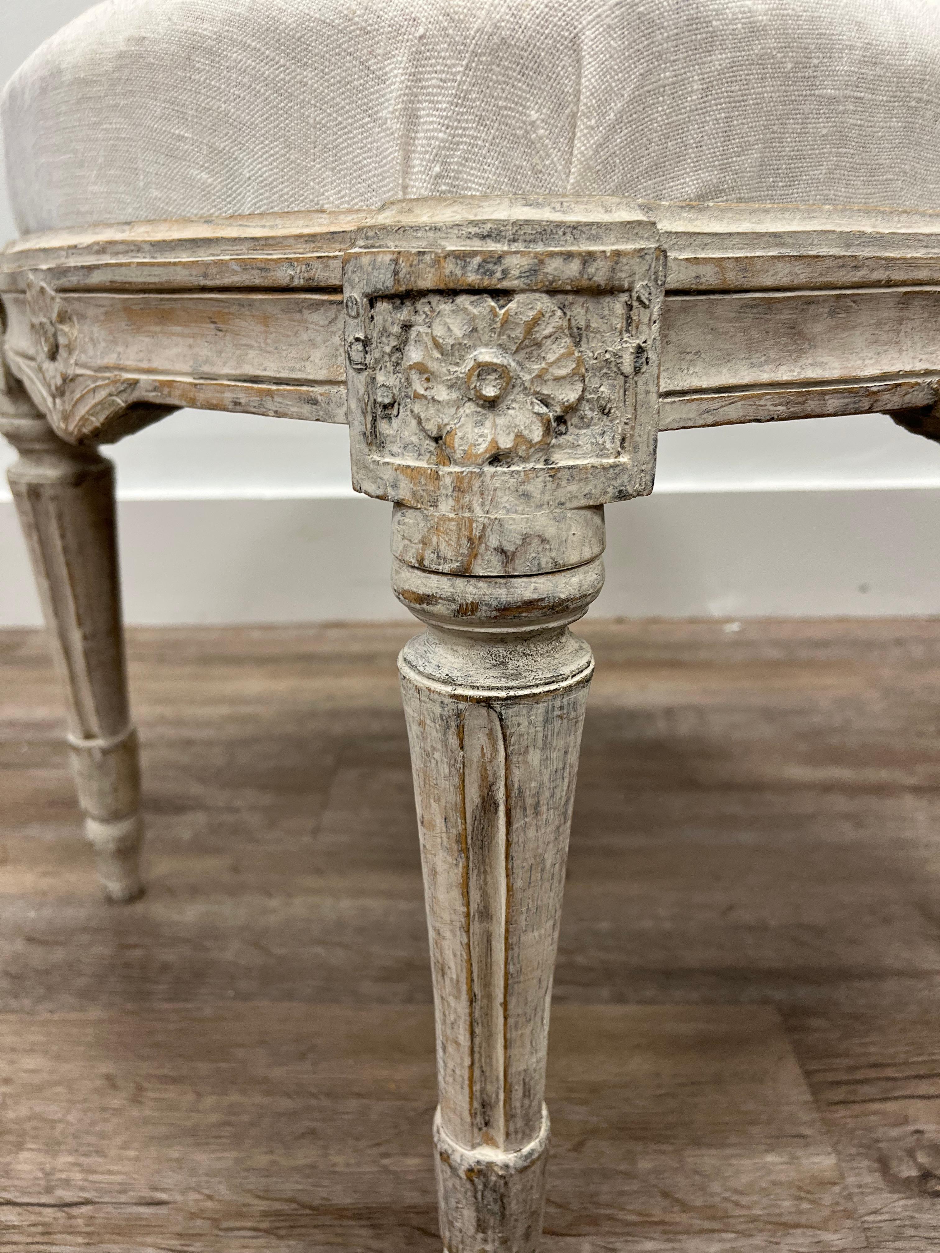 Paire de tabourets suédois rococo-gustavian du 18ème siècle en vente 2