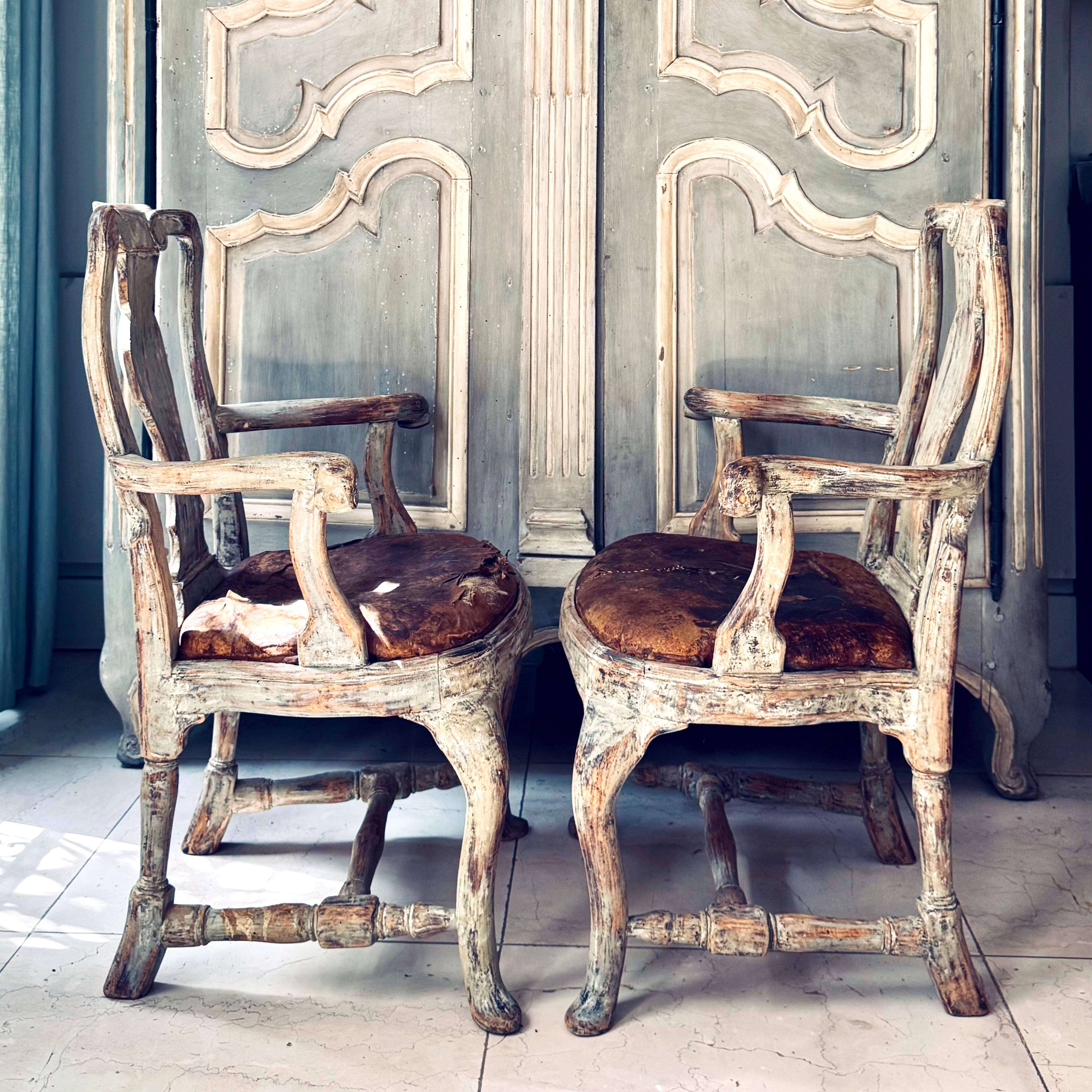 Suédois Paire de fauteuils suédois d'époque rococo du 18ème siècle en vente