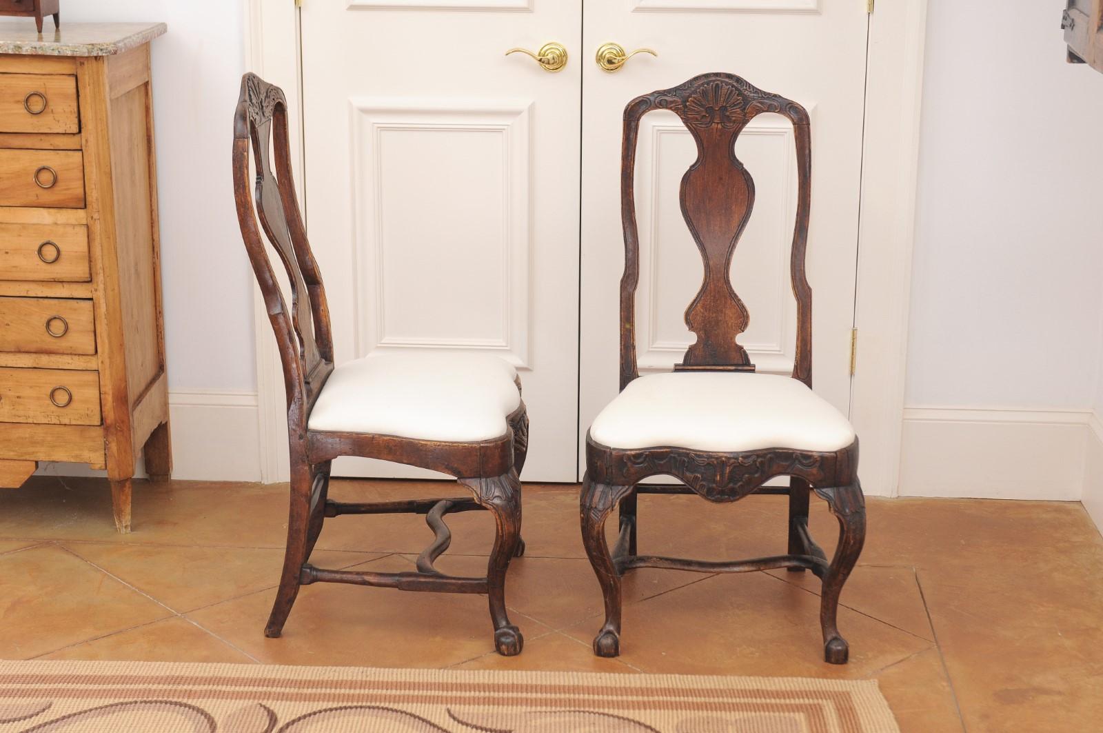 Paire de chaises d'appoint en noyer rococo suédois du XVIIIe siècle en vente 2