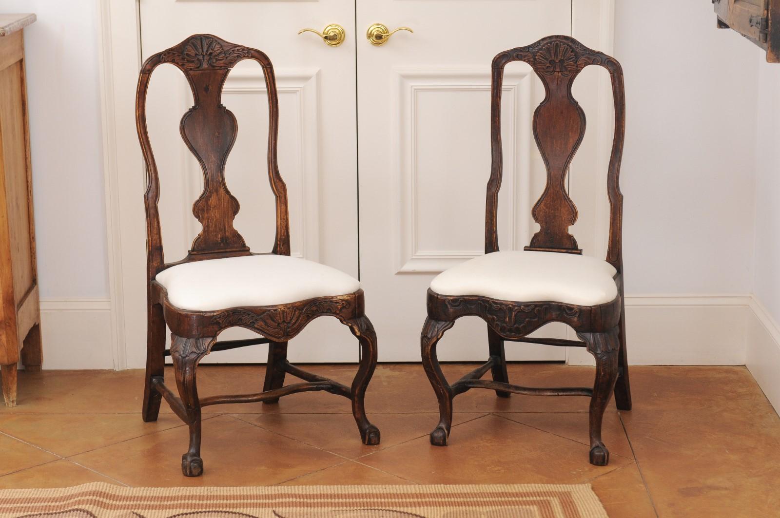 Paire de chaises d'appoint en noyer rococo suédois du XVIIIe siècle en vente 7