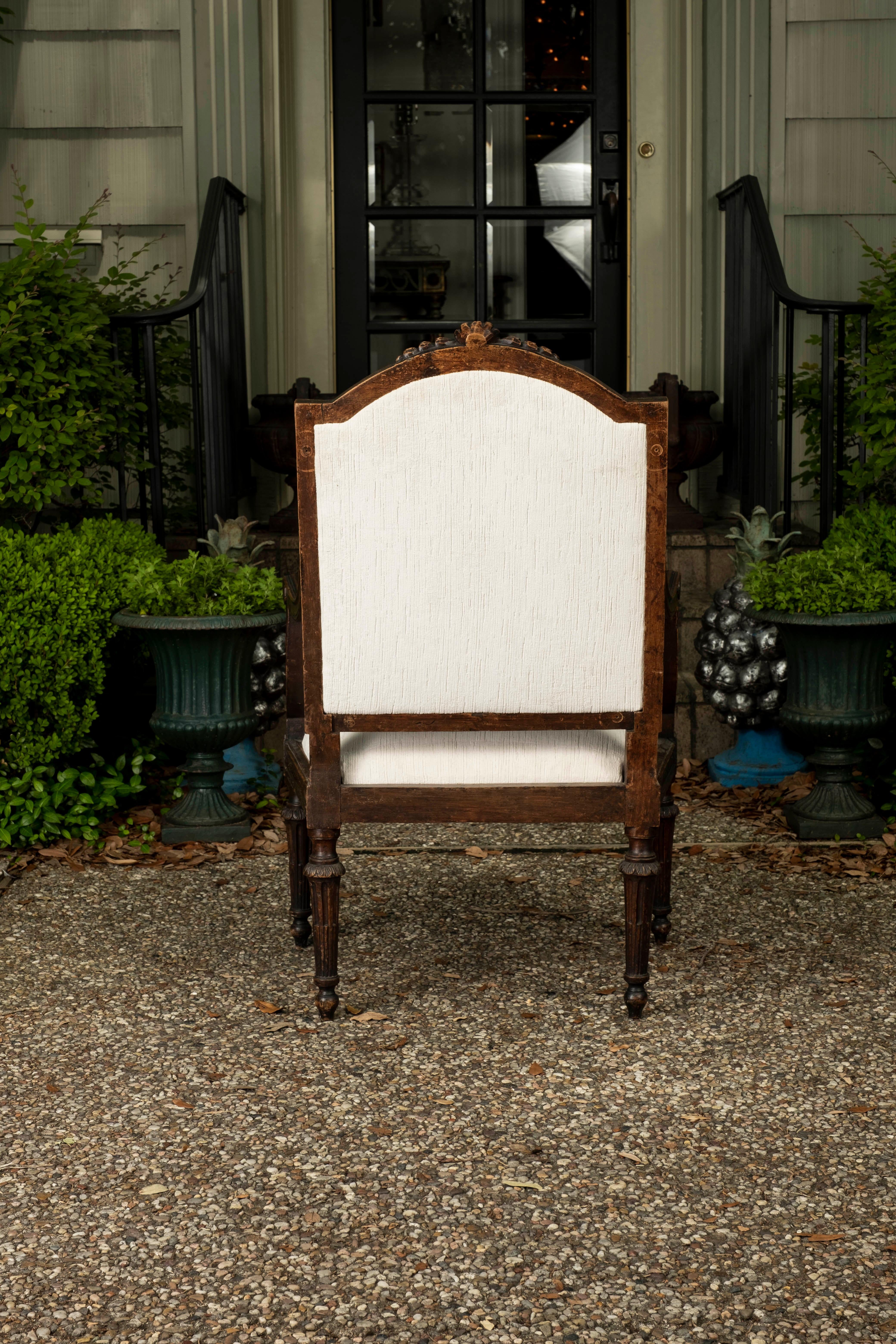 Pair of 18th Century Tuscan Walnut Side Chairs For Sale 3