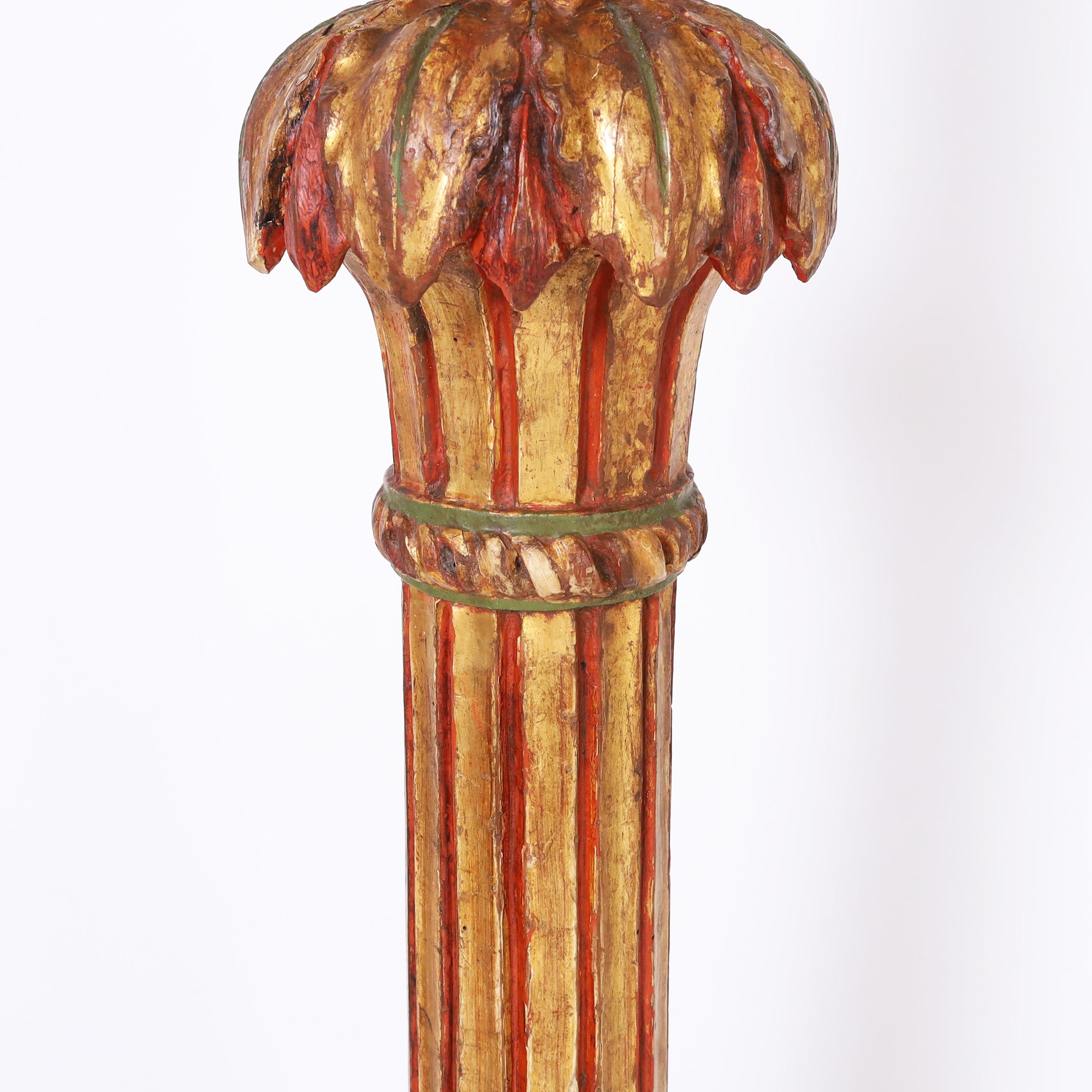 XVIIIe siècle et antérieur Paire de torchères vénitiennes sculptées et polychromes du 18ème siècle en vente