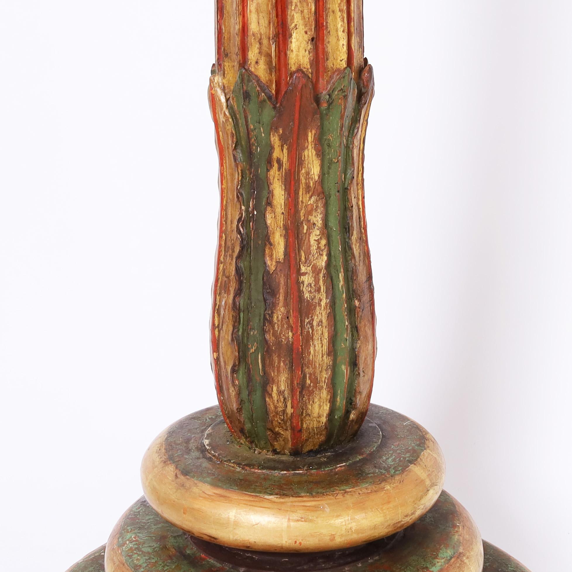 Paire de torchères vénitiennes sculptées et polychromes du 18ème siècle en vente 1