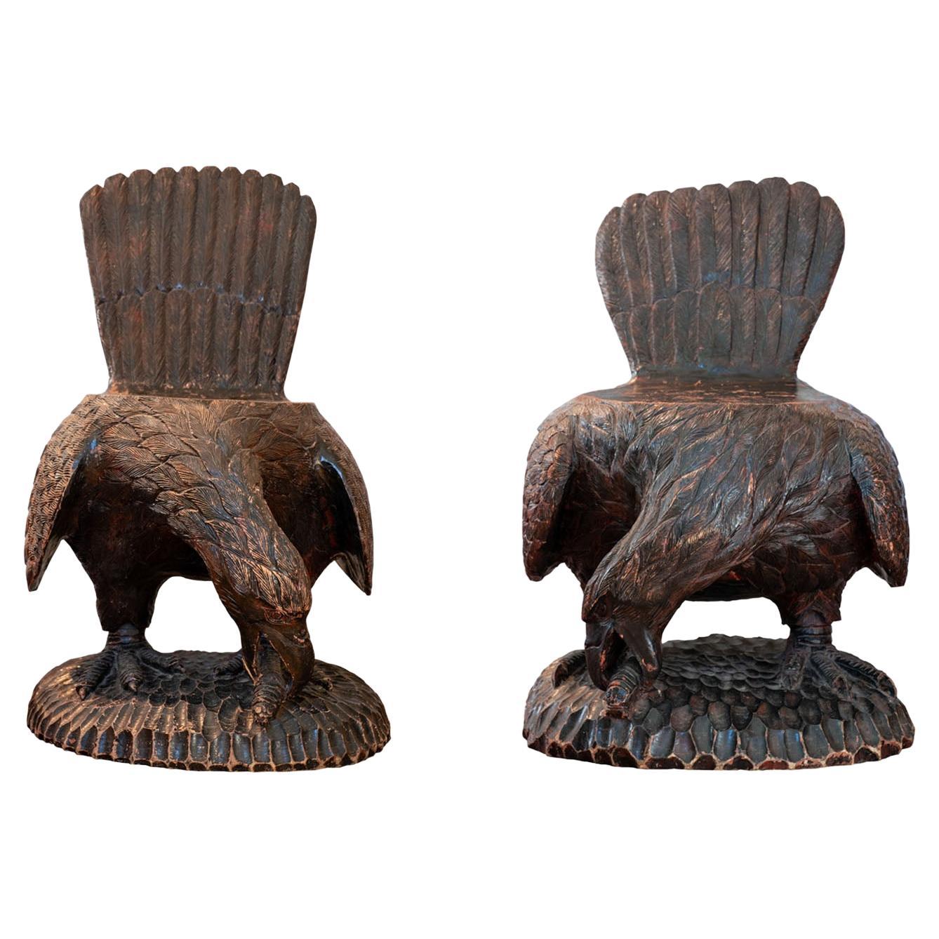 Paire de chaises ou bancs d'aigle vénitiens sculptés du 18ème siècle
