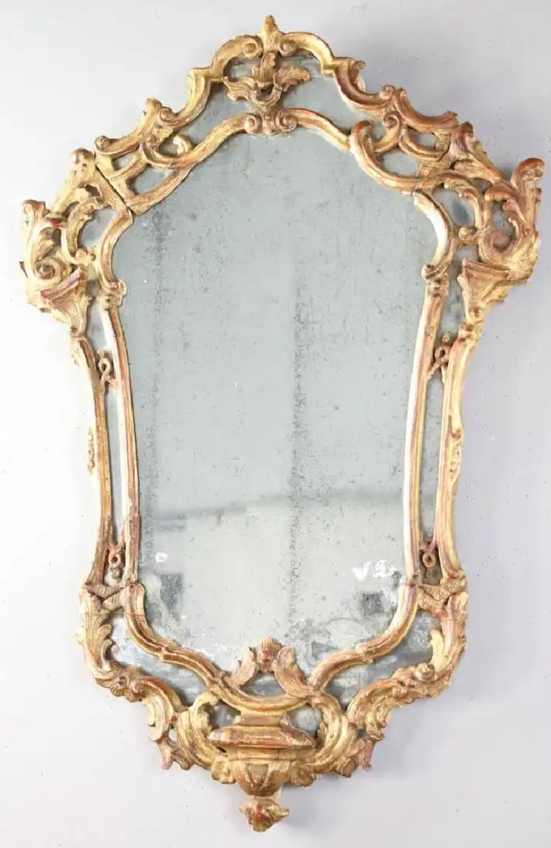 Pair of 18th Century Venetian Giltwood Mirrors with Original Glass For Sale 3