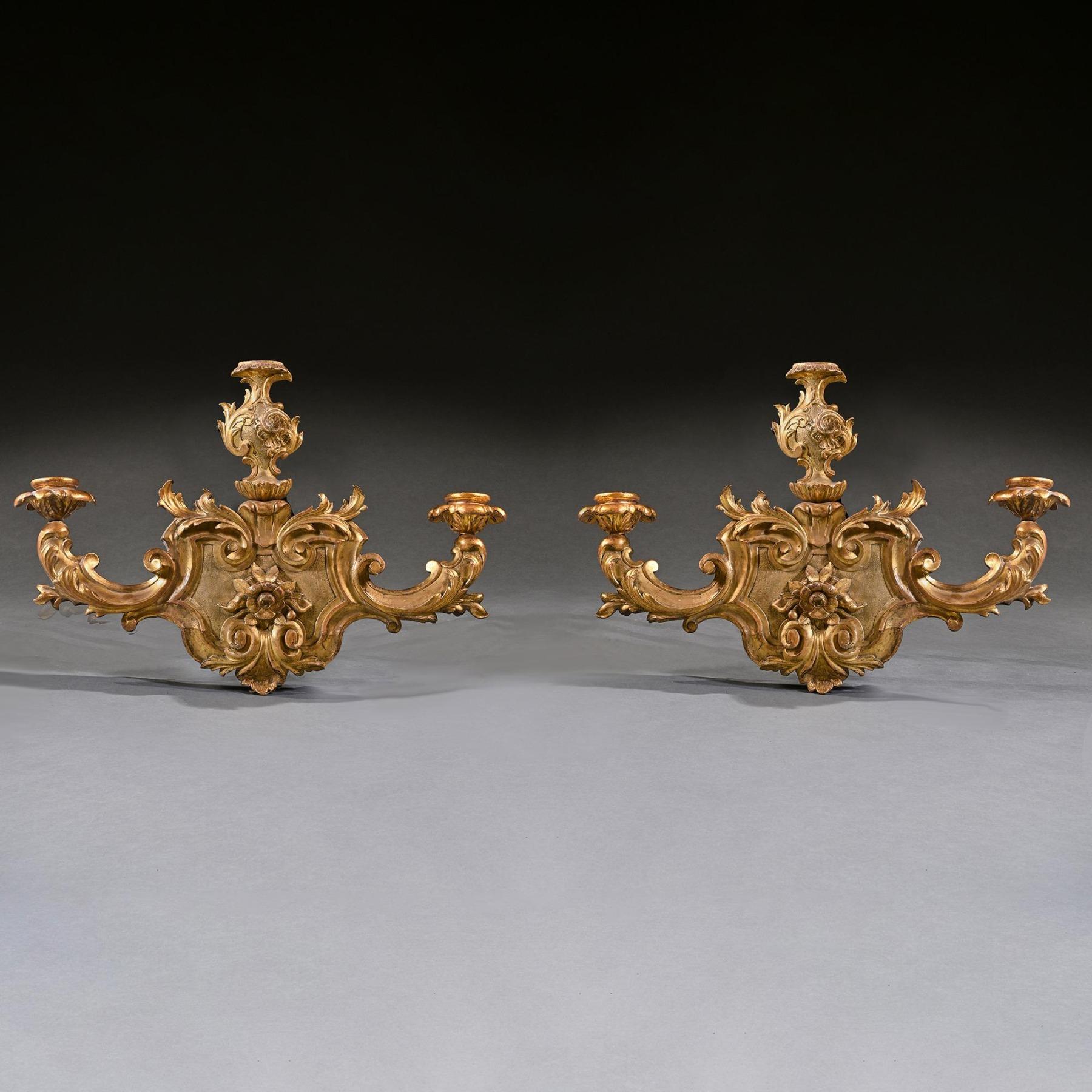 Pair of 18th Century Venetian Giltwood Wall Sconces For Sale 2