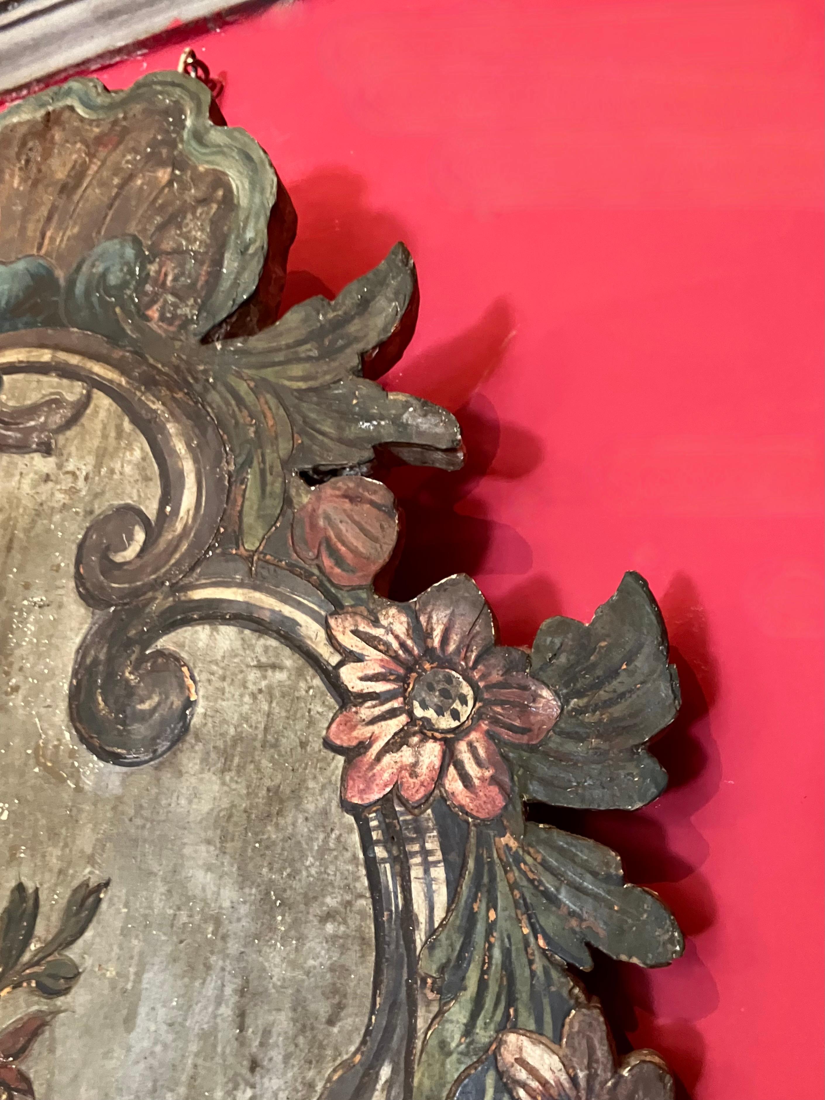 Paar venezianische polychrome und mekkanisch lackierte Wandleuchter aus Holz aus dem 18. im Angebot 1