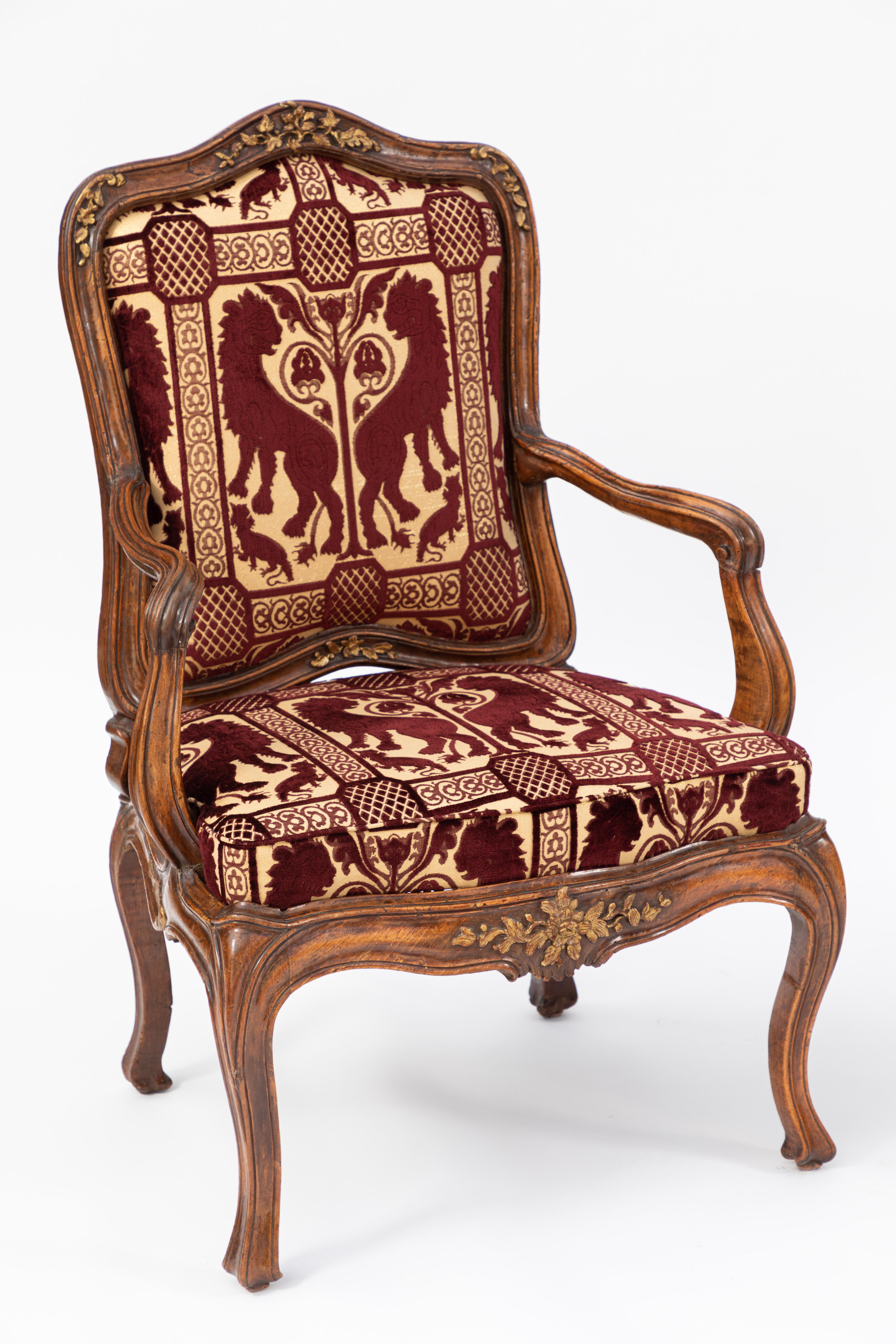 Pair of 18th century Venetian carved walnut armchairs with vintage Luigi Belavaqua silk velvet fabric in gold and maroon.